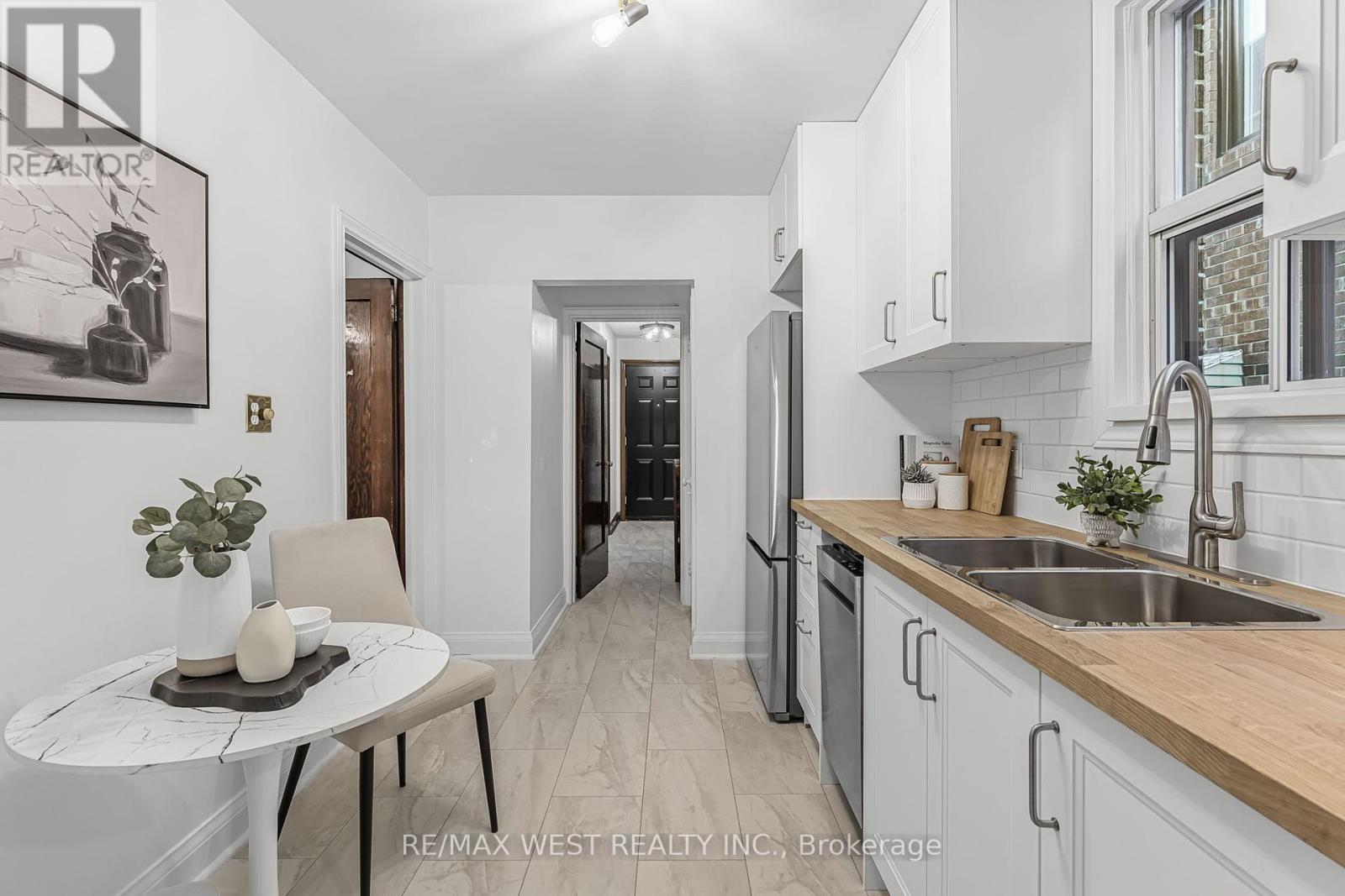 215 Jane Street, Toronto (Runnymede-Bloor West Village), Ontario  M6S 3Y8 - Photo 14 - W12442477