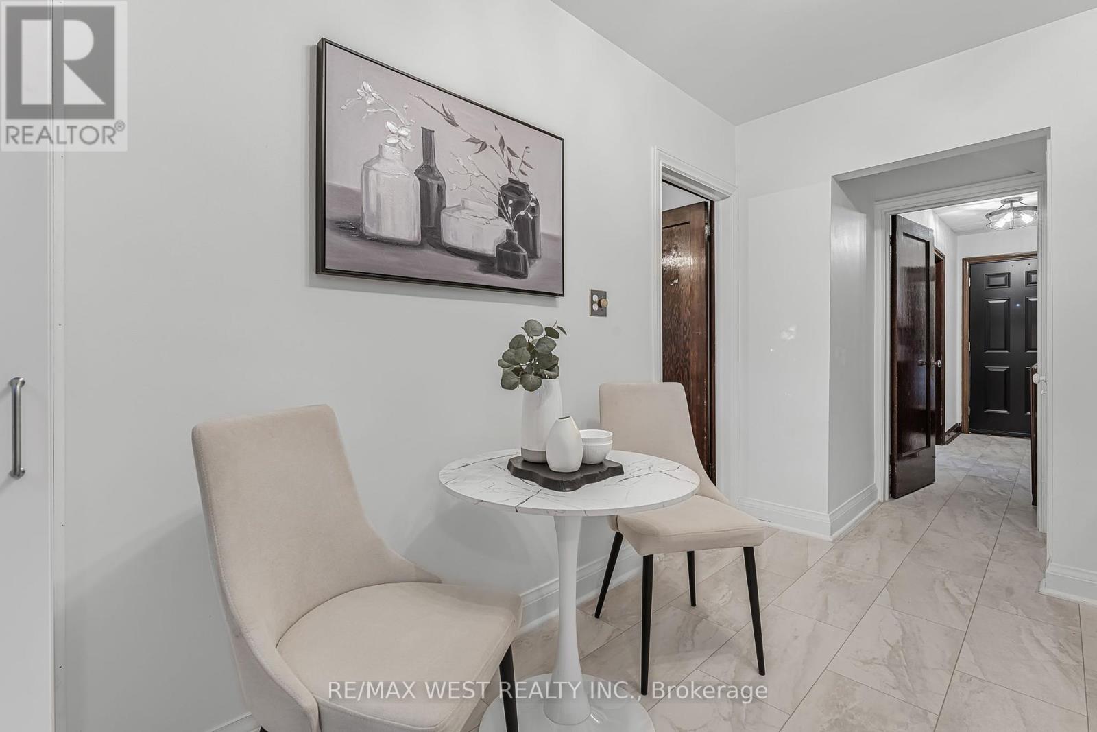 215 Jane Street, Toronto (Runnymede-Bloor West Village), Ontario  M6S 3Y8 - Photo 15 - W12442477