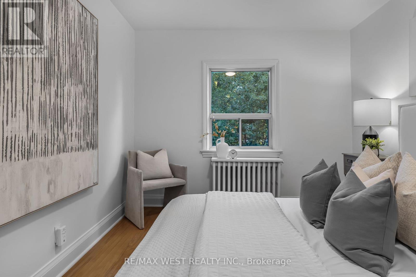 215 Jane Street, Toronto (Runnymede-Bloor West Village), Ontario  M6S 3Y8 - Photo 21 - W12442477