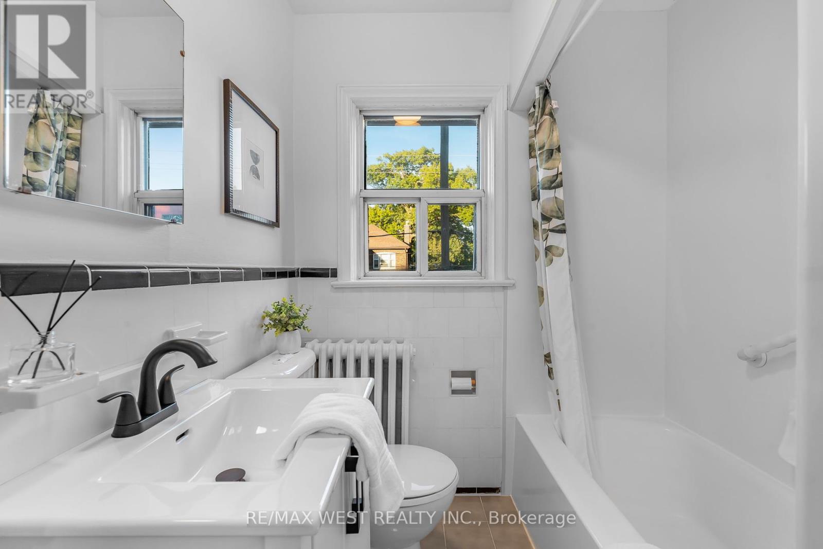 215 Jane Street, Toronto (Runnymede-Bloor West Village), Ontario  M6S 3Y8 - Photo 24 - W12442477