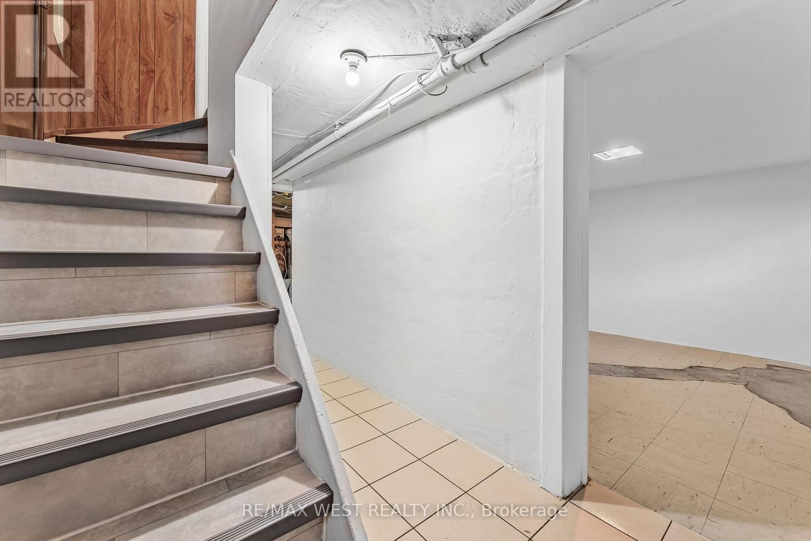 215 Jane Street, Toronto (Runnymede-Bloor West Village), Ontario  M6S 3Y8 - Photo 27 - W12442477