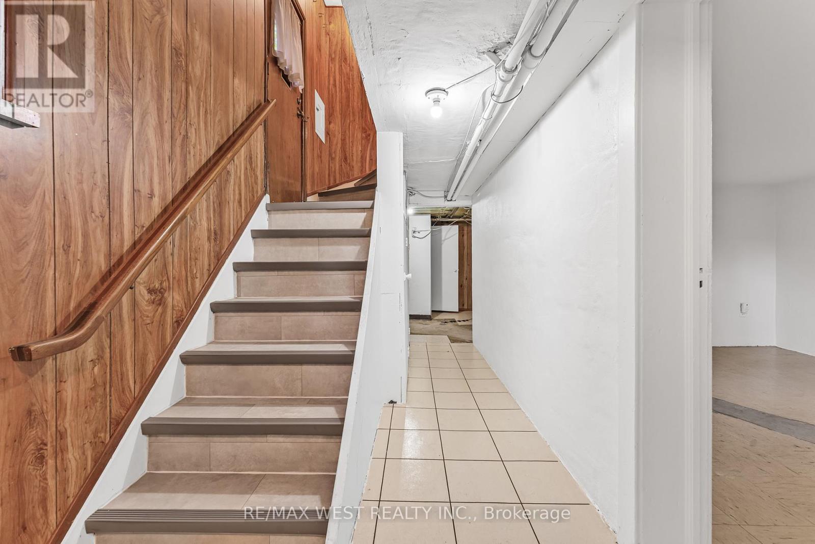 215 Jane Street, Toronto (Runnymede-Bloor West Village), Ontario  M6S 3Y8 - Photo 28 - W12442477