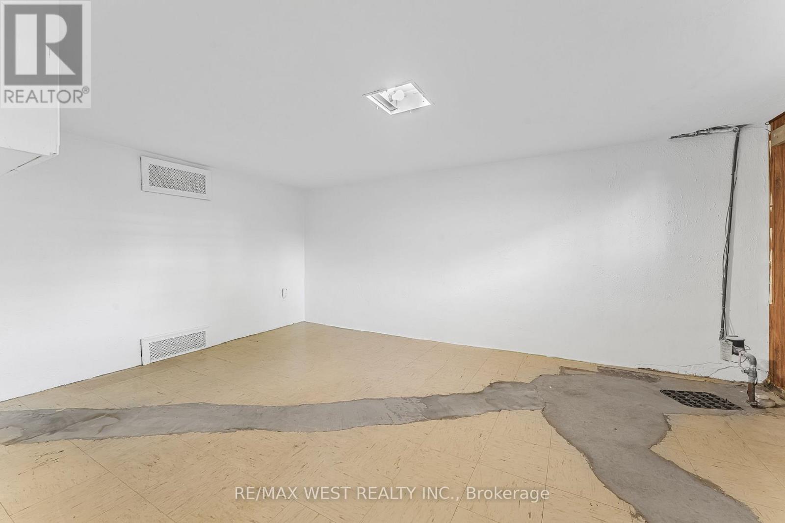 215 Jane Street, Toronto (Runnymede-Bloor West Village), Ontario  M6S 3Y8 - Photo 29 - W12442477