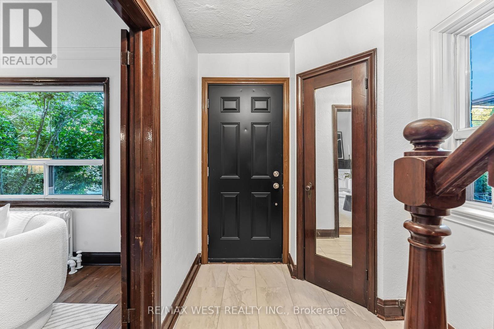 215 Jane Street, Toronto (Runnymede-Bloor West Village), Ontario  M6S 3Y8 - Photo 3 - W12442477