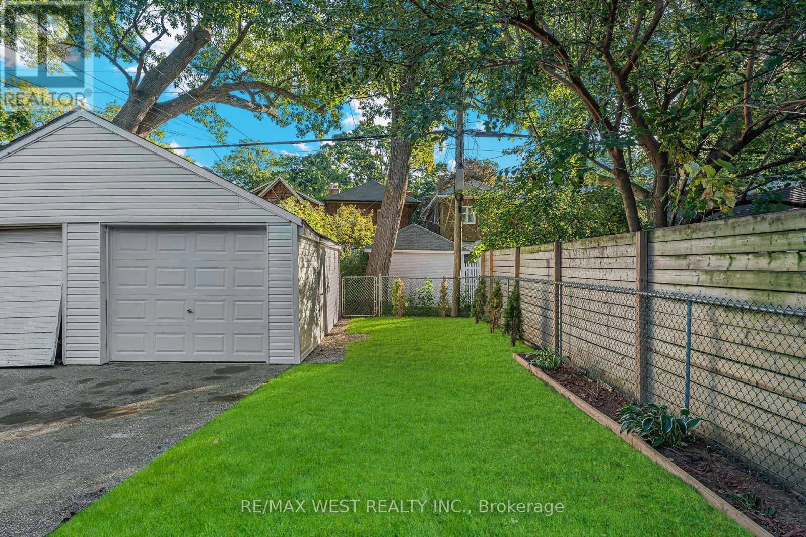 215 Jane Street, Toronto (Runnymede-Bloor West Village), Ontario  M6S 3Y8 - Photo 36 - W12442477