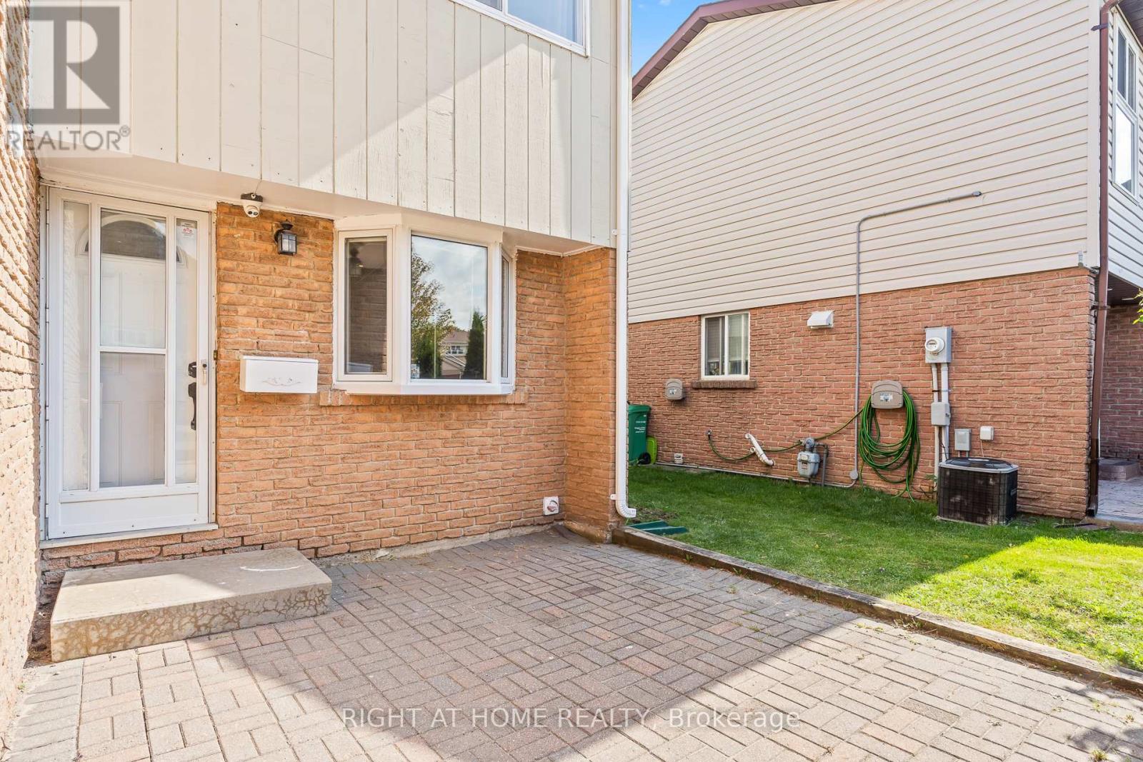 55 Cowan Road N, Brampton (Brampton West), Ontario  L6X 2P9 - Photo 2 - W12442487