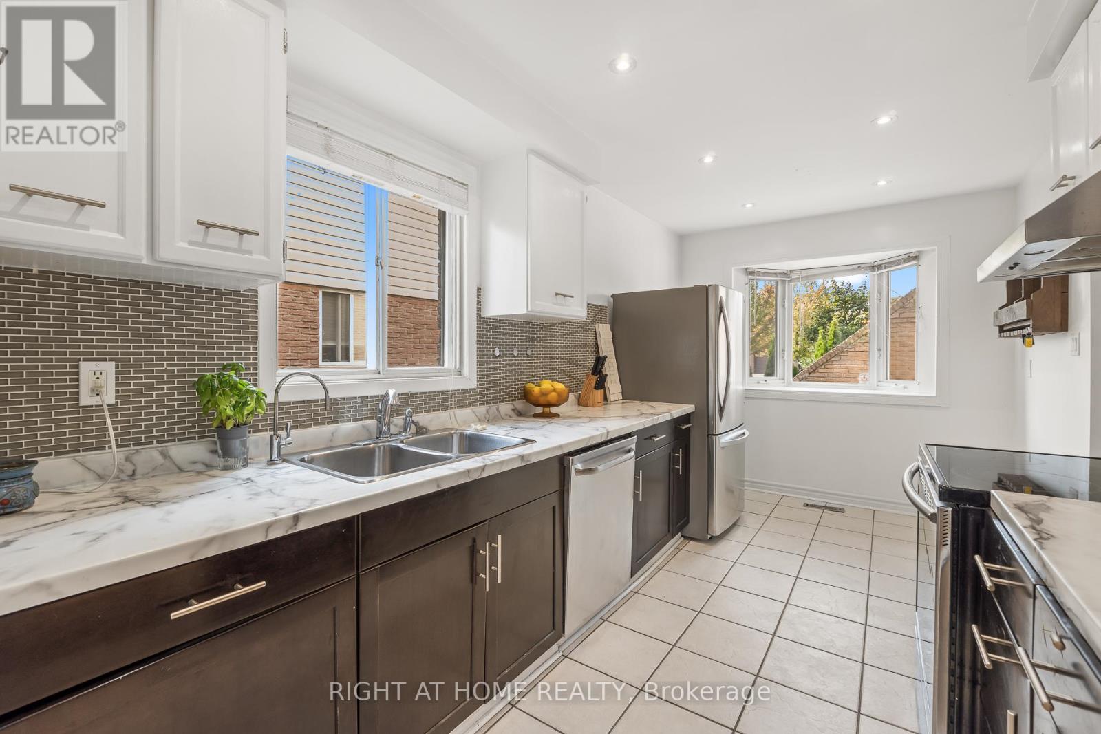 55 Cowan Road N, Brampton (Brampton West), Ontario  L6X 2P9 - Photo 6 - W12442487
