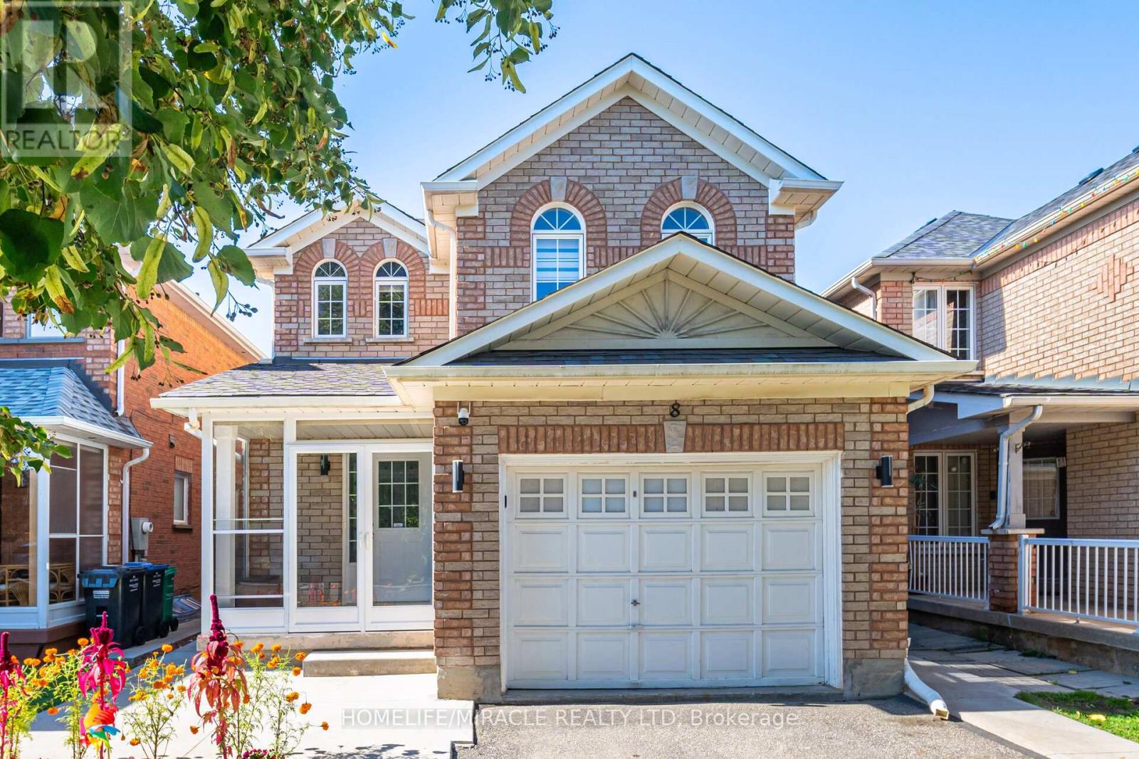 8 Twin Pines Crescent, Brampton (Northwest Sandalwood Parkway), Ontario  L7A 1M5 - Photo 1 - W12442496