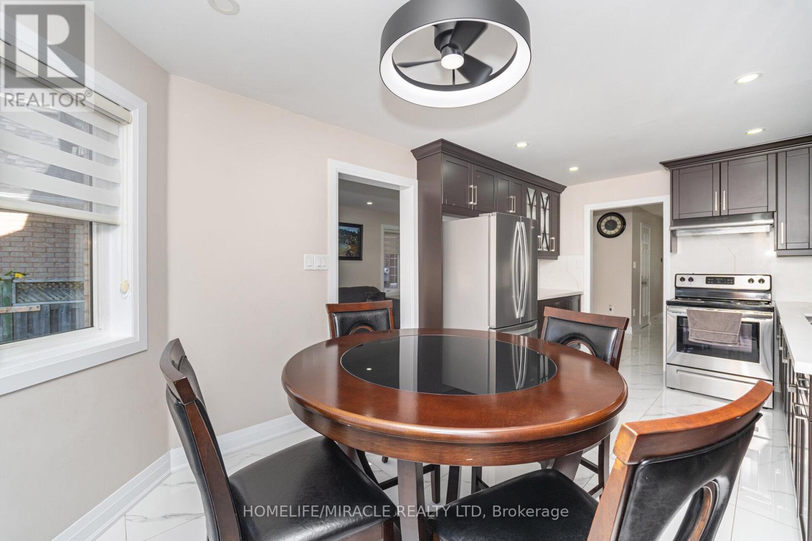 8 Twin Pines Crescent, Brampton (Northwest Sandalwood Parkway), Ontario  L7A 1M5 - Photo 16 - W12442496