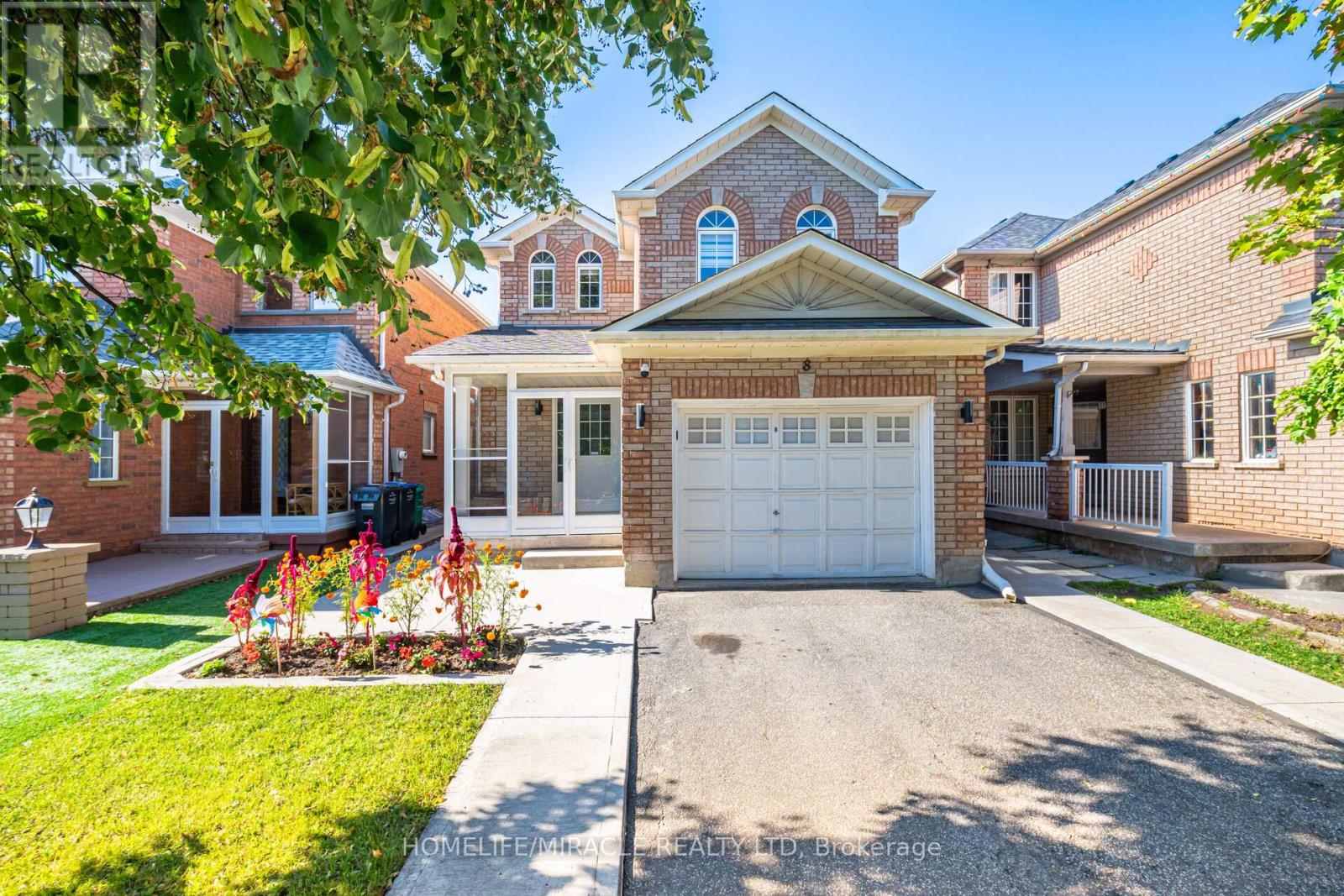 8 Twin Pines Crescent, Brampton (Northwest Sandalwood Parkway), Ontario  L7A 1M5 - Photo 2 - W12442496
