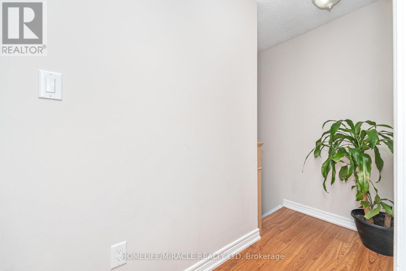 8 Twin Pines Crescent, Brampton (Northwest Sandalwood Parkway), Ontario  L7A 1M5 - Photo 23 - W12442496