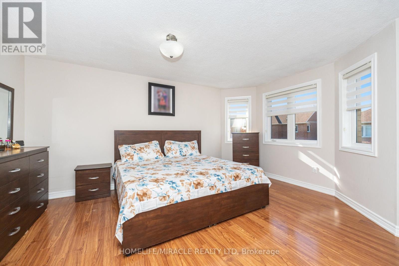 8 Twin Pines Crescent, Brampton (Northwest Sandalwood Parkway), Ontario  L7A 1M5 - Photo 24 - W12442496