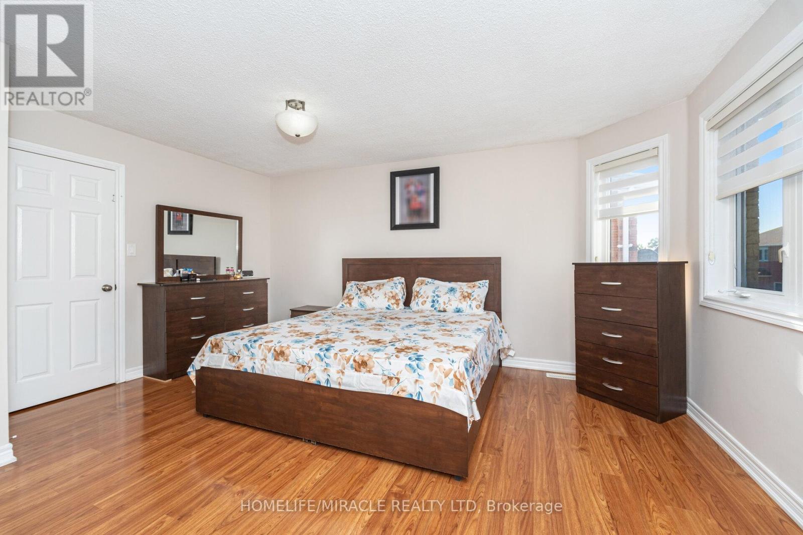 8 Twin Pines Crescent, Brampton (Northwest Sandalwood Parkway), Ontario  L7A 1M5 - Photo 25 - W12442496