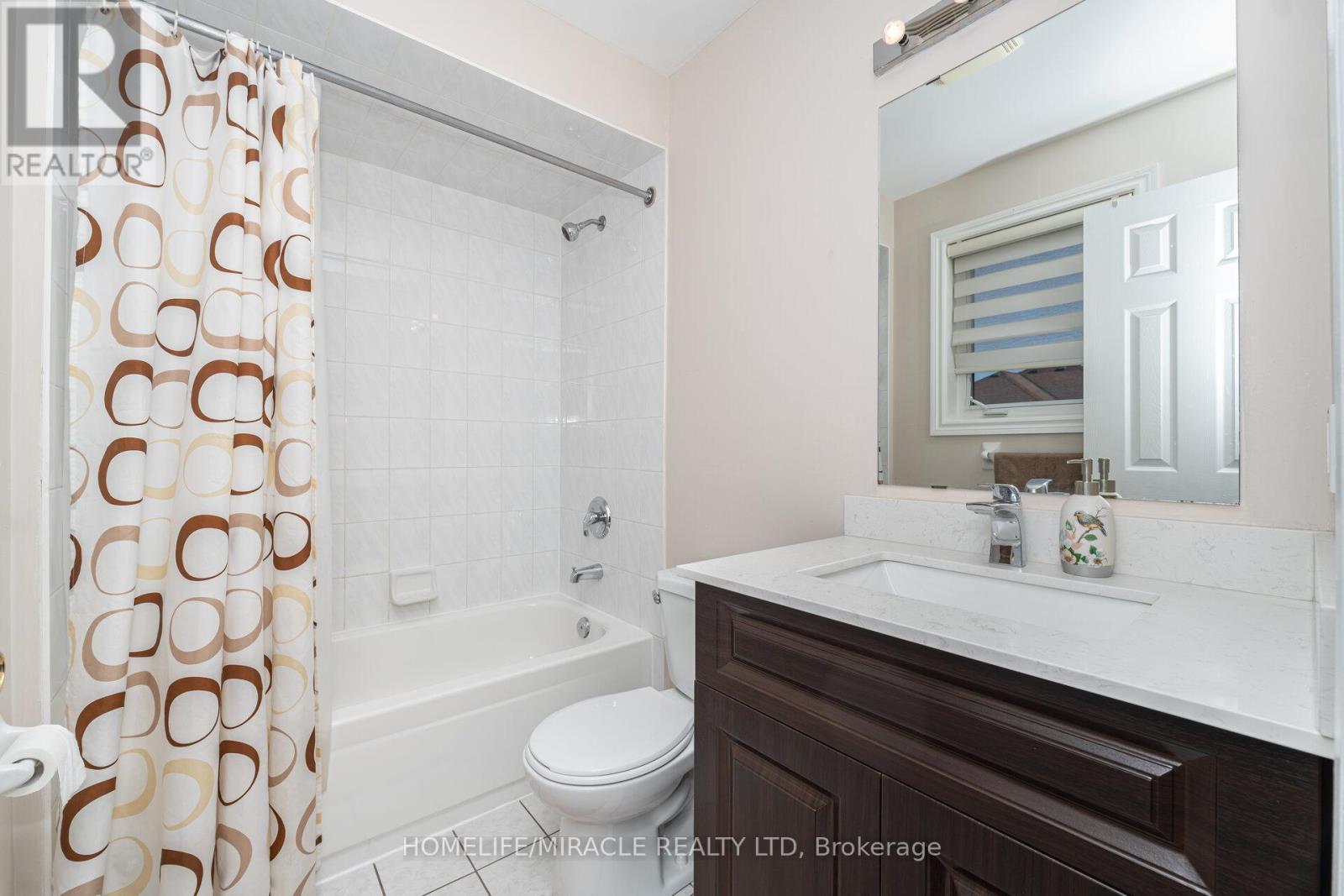 8 Twin Pines Crescent, Brampton (Northwest Sandalwood Parkway), Ontario  L7A 1M5 - Photo 27 - W12442496