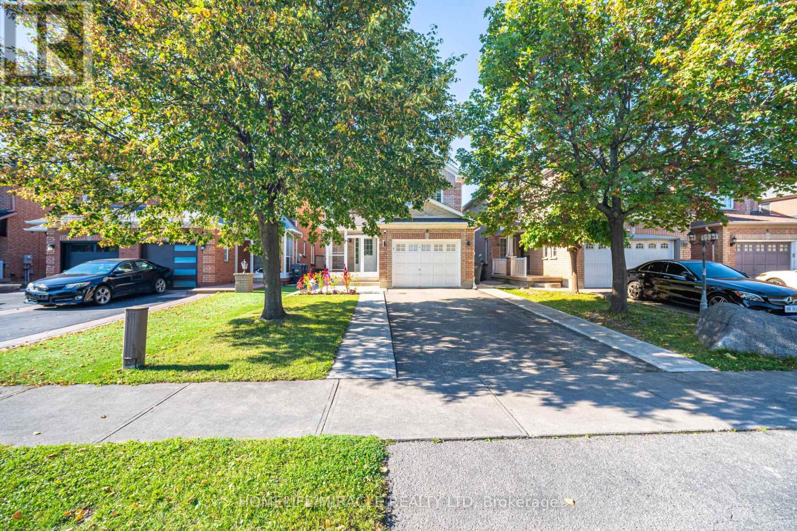 8 Twin Pines Crescent, Brampton (Northwest Sandalwood Parkway), Ontario  L7A 1M5 - Photo 3 - W12442496