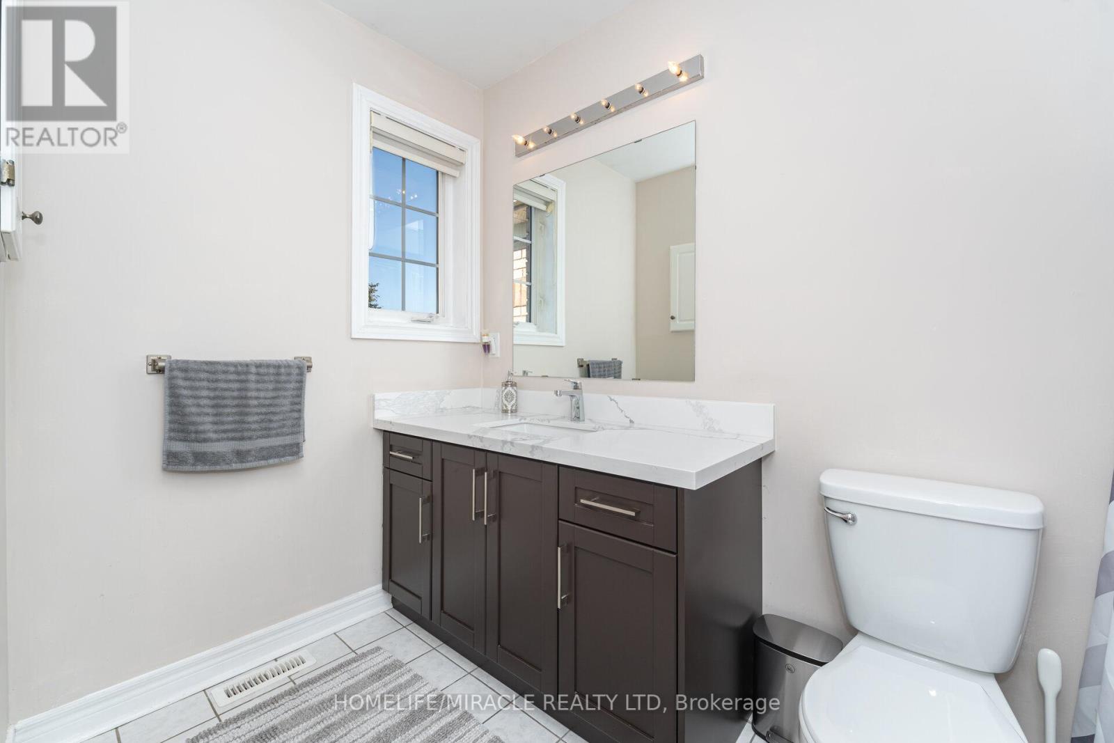 8 Twin Pines Crescent, Brampton (Northwest Sandalwood Parkway), Ontario  L7A 1M5 - Photo 33 - W12442496
