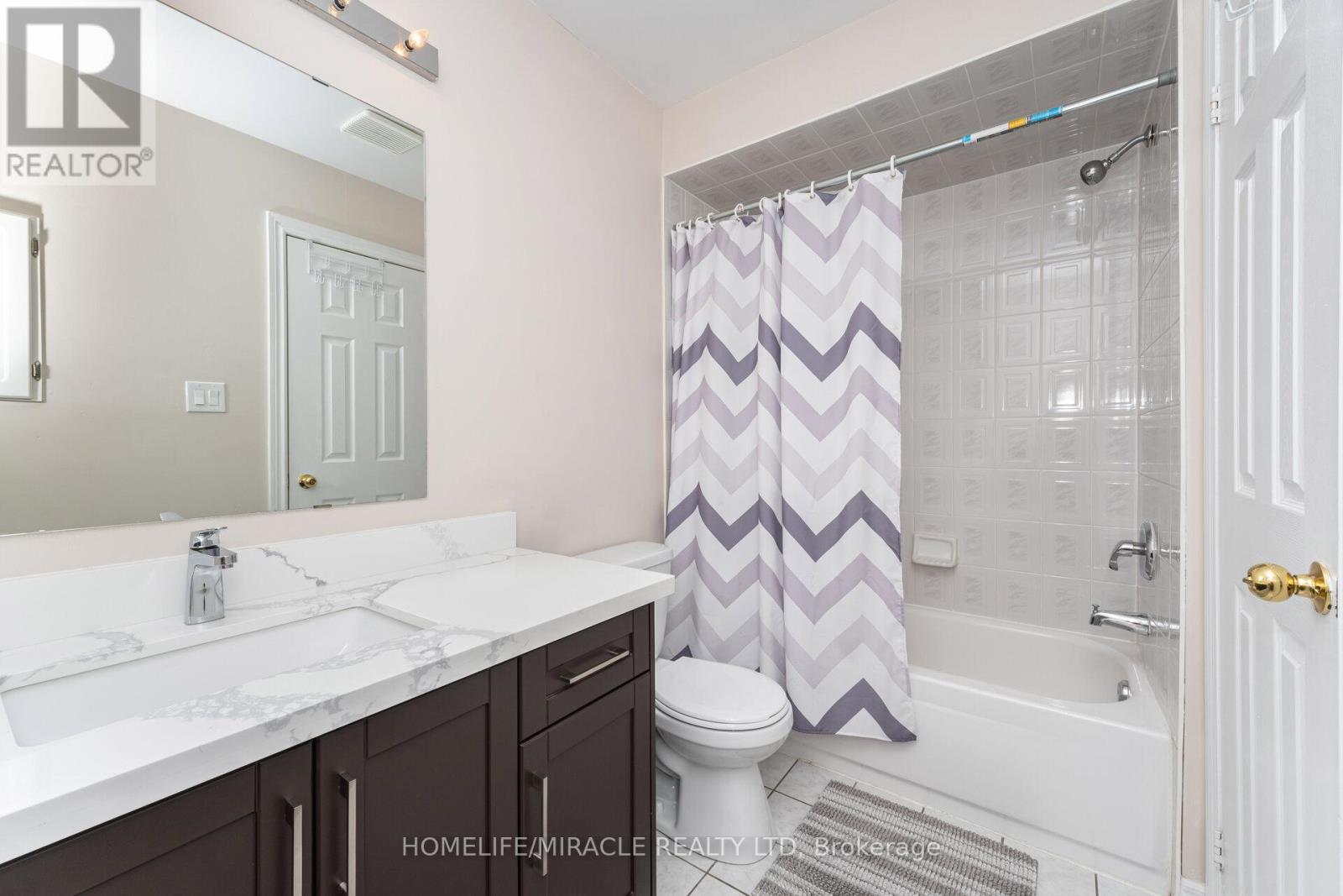 8 Twin Pines Crescent, Brampton (Northwest Sandalwood Parkway), Ontario  L7A 1M5 - Photo 34 - W12442496