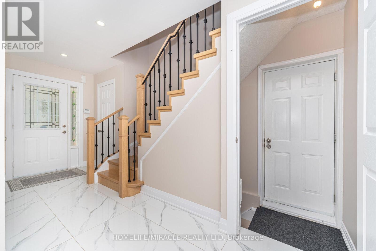 8 Twin Pines Crescent, Brampton (Northwest Sandalwood Parkway), Ontario  L7A 1M5 - Photo 35 - W12442496