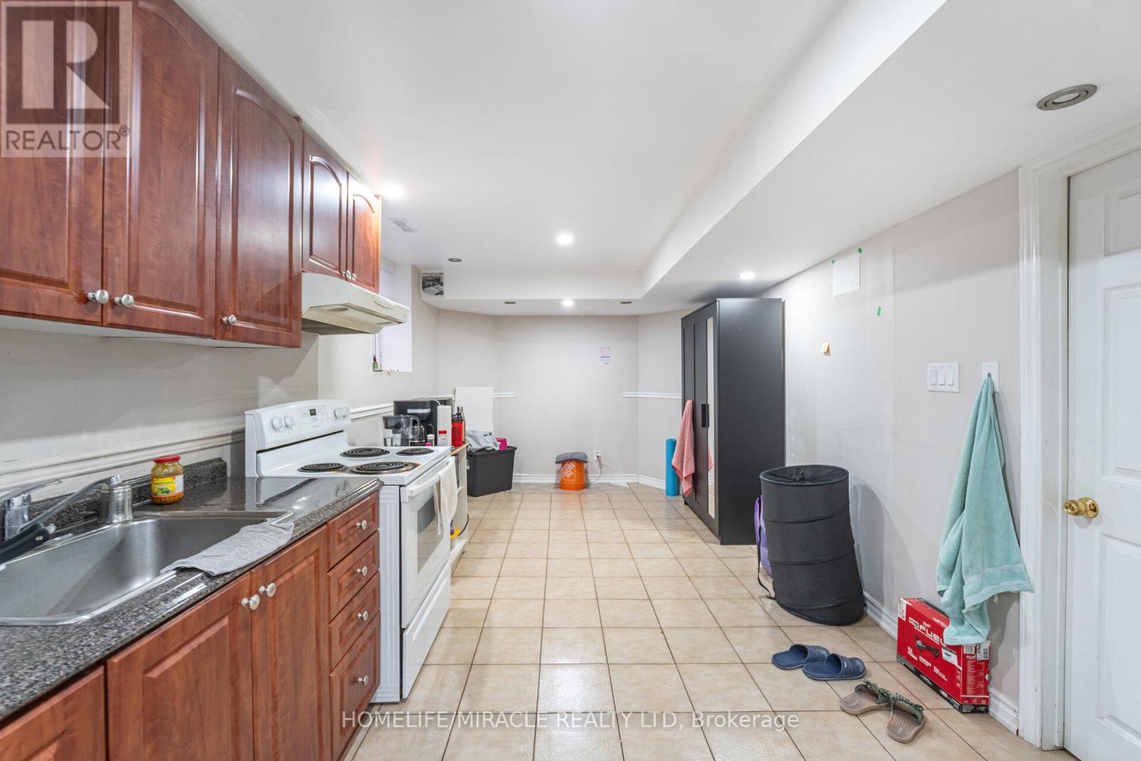8 Twin Pines Crescent, Brampton (Northwest Sandalwood Parkway), Ontario  L7A 1M5 - Photo 37 - W12442496