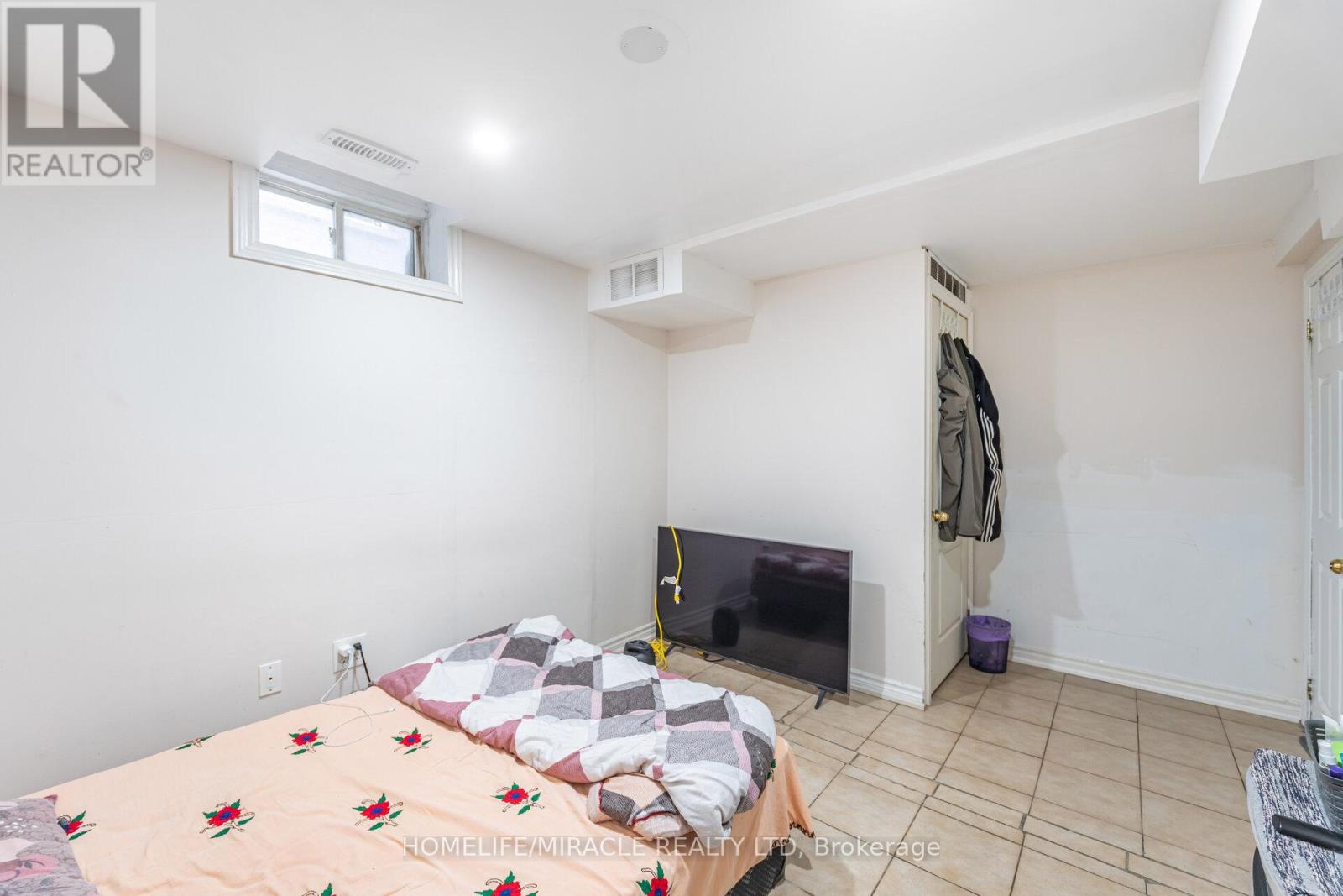 8 Twin Pines Crescent, Brampton (Northwest Sandalwood Parkway), Ontario  L7A 1M5 - Photo 43 - W12442496