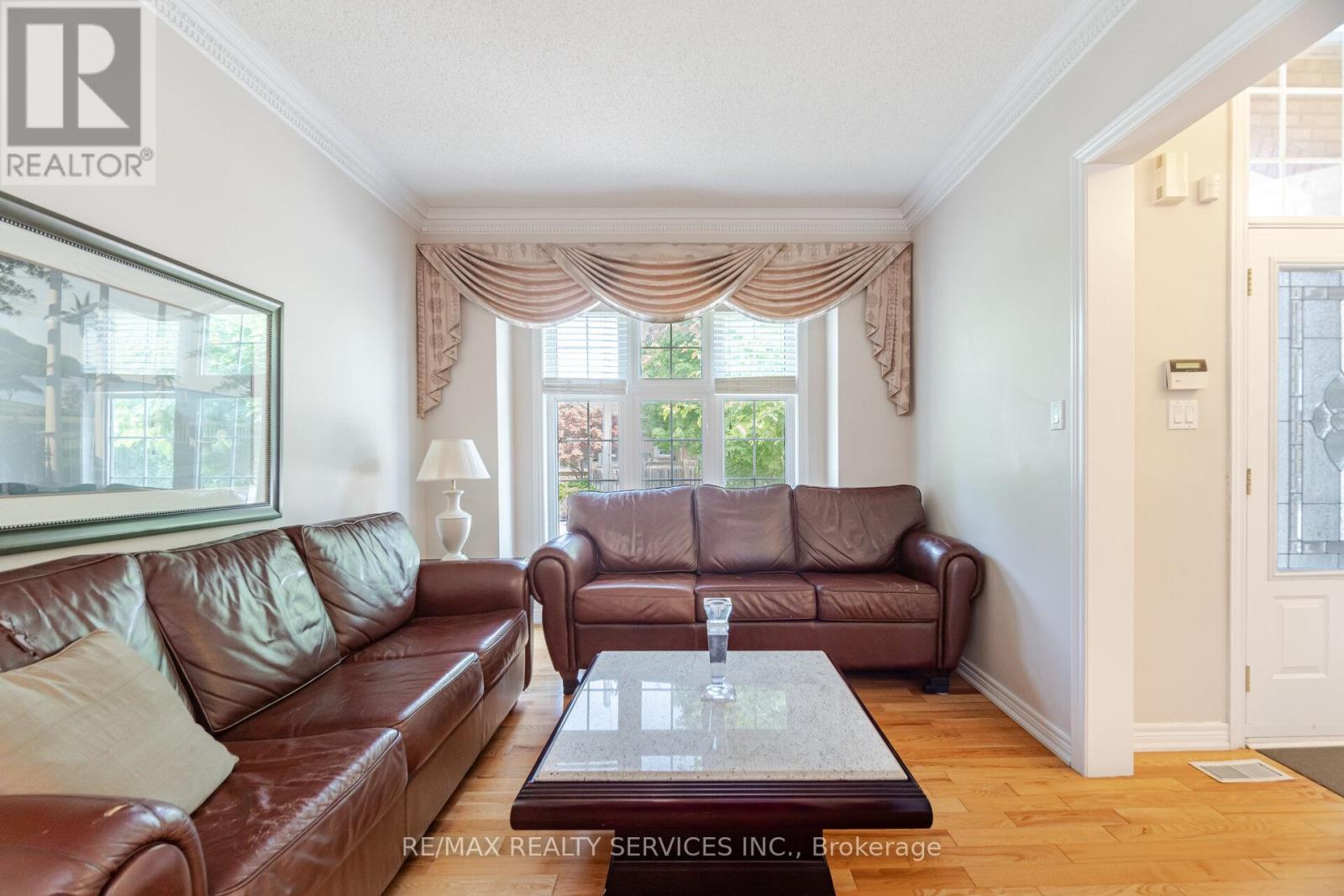 2413 Salcome Drive, Oakville (Jc Joshua Creek), Ontario  L6H 7N5 - Photo 10 - W12442499
