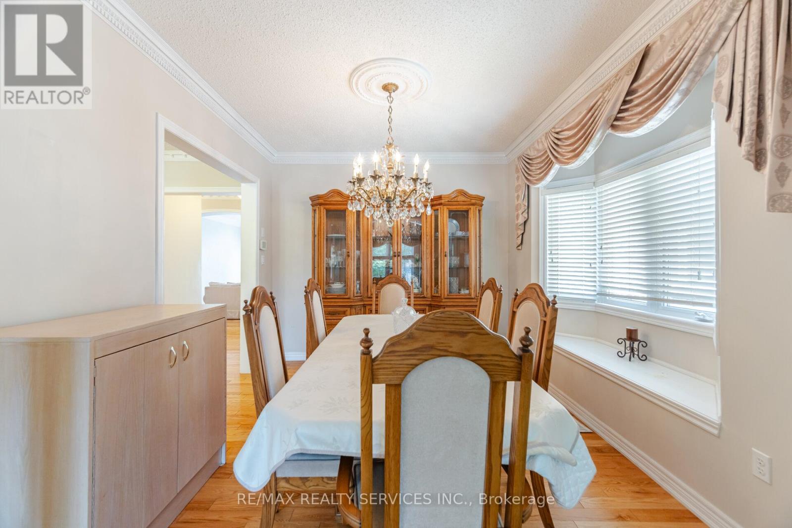 2413 Salcome Drive, Oakville (Jc Joshua Creek), Ontario  L6H 7N5 - Photo 12 - W12442499