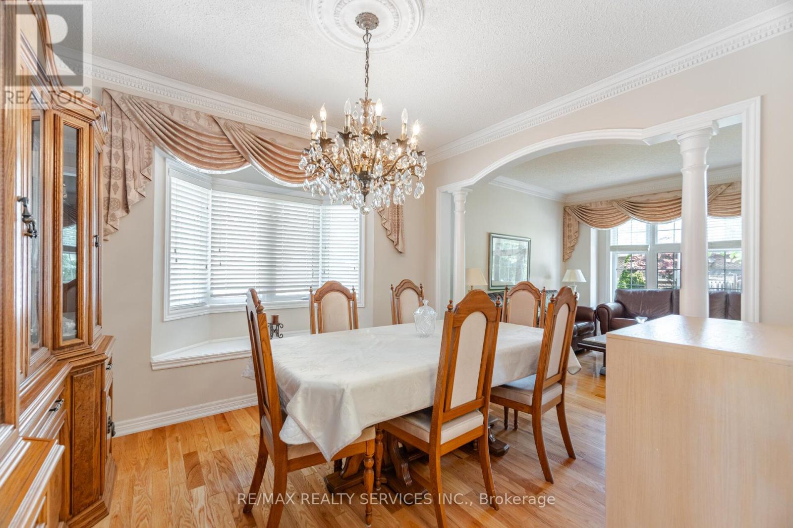 2413 Salcome Drive, Oakville (Jc Joshua Creek), Ontario  L6H 7N5 - Photo 13 - W12442499