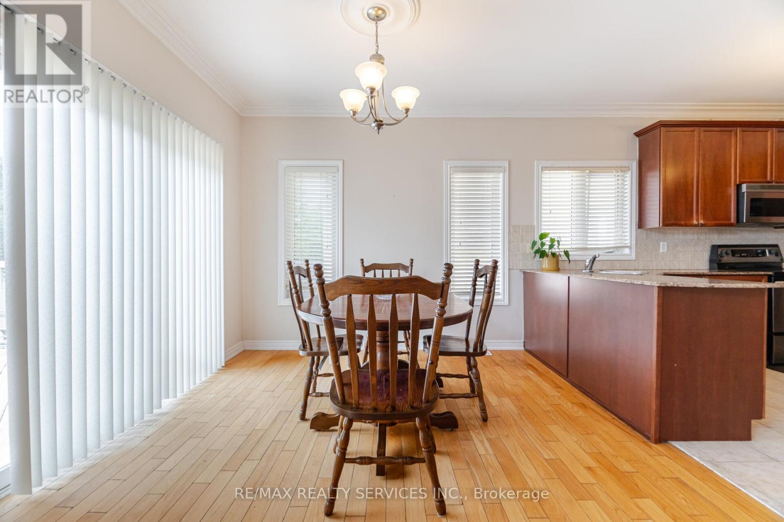 2413 Salcome Drive, Oakville (Jc Joshua Creek), Ontario  L6H 7N5 - Photo 18 - W12442499