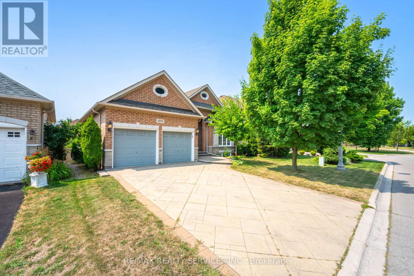 2413 Salcome Drive, Oakville (Jc Joshua Creek), Ontario  L6H 7N5 - Photo 2 - W12442499