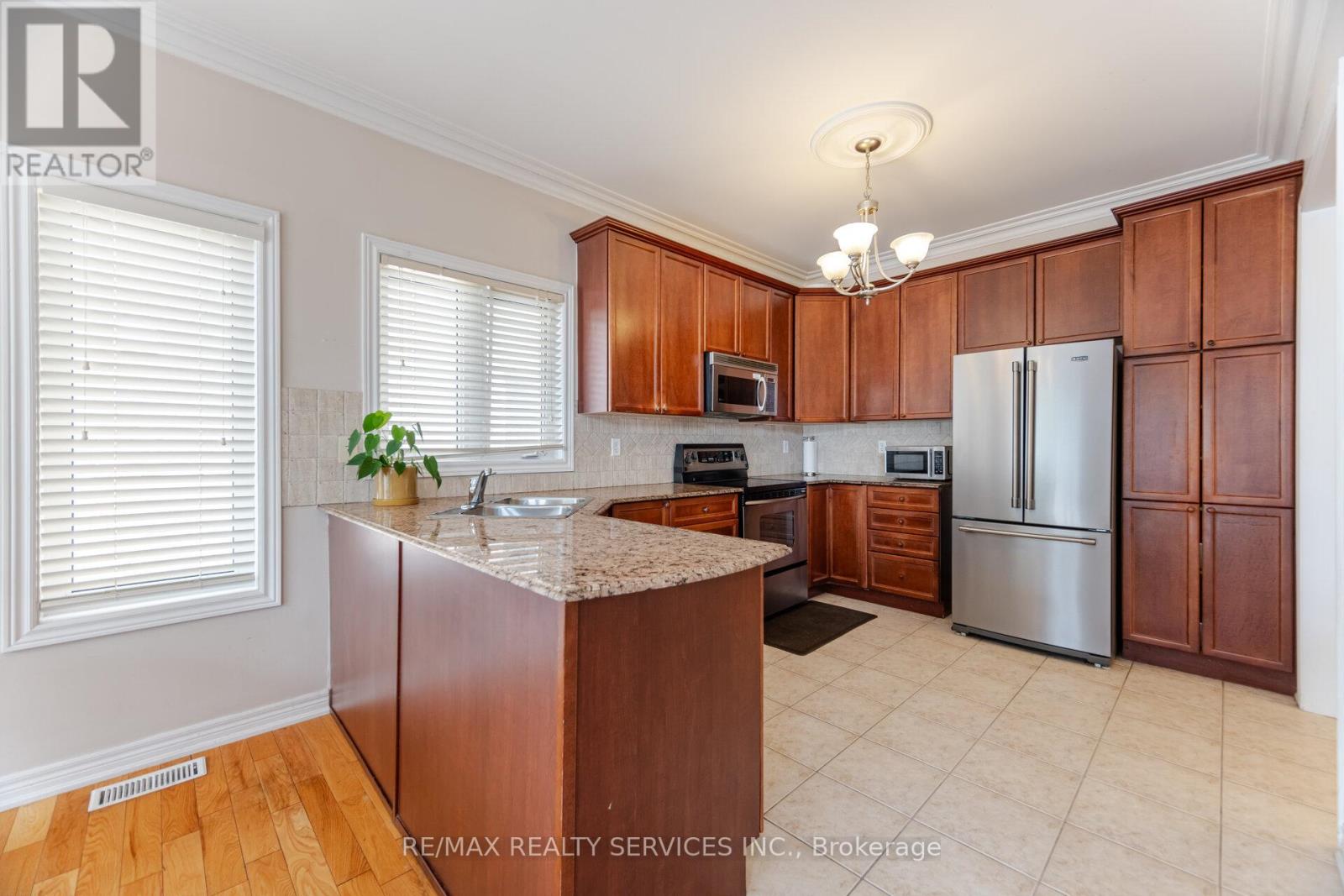 2413 Salcome Drive, Oakville (Jc Joshua Creek), Ontario  L6H 7N5 - Photo 21 - W12442499