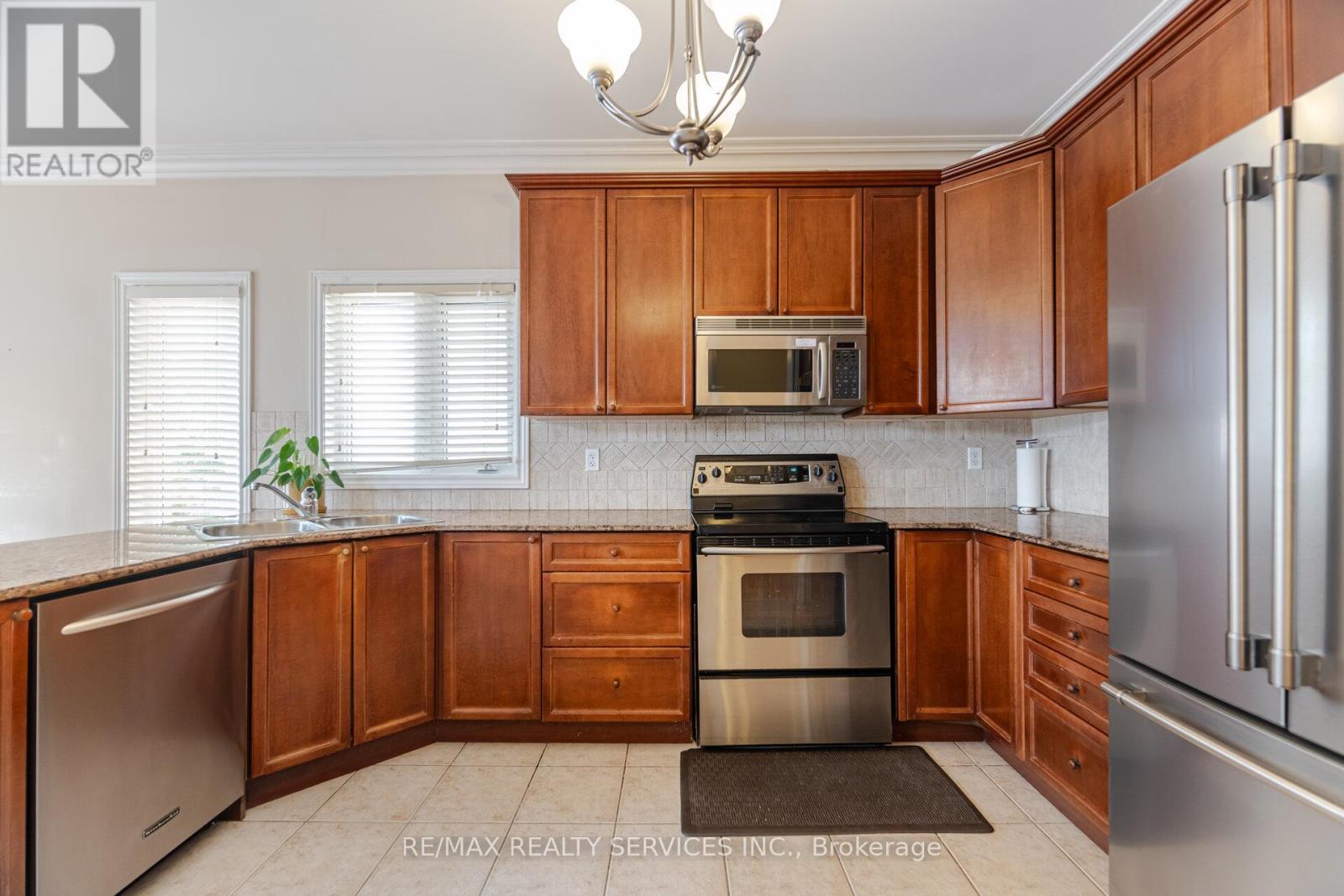 2413 Salcome Drive, Oakville (Jc Joshua Creek), Ontario  L6H 7N5 - Photo 22 - W12442499