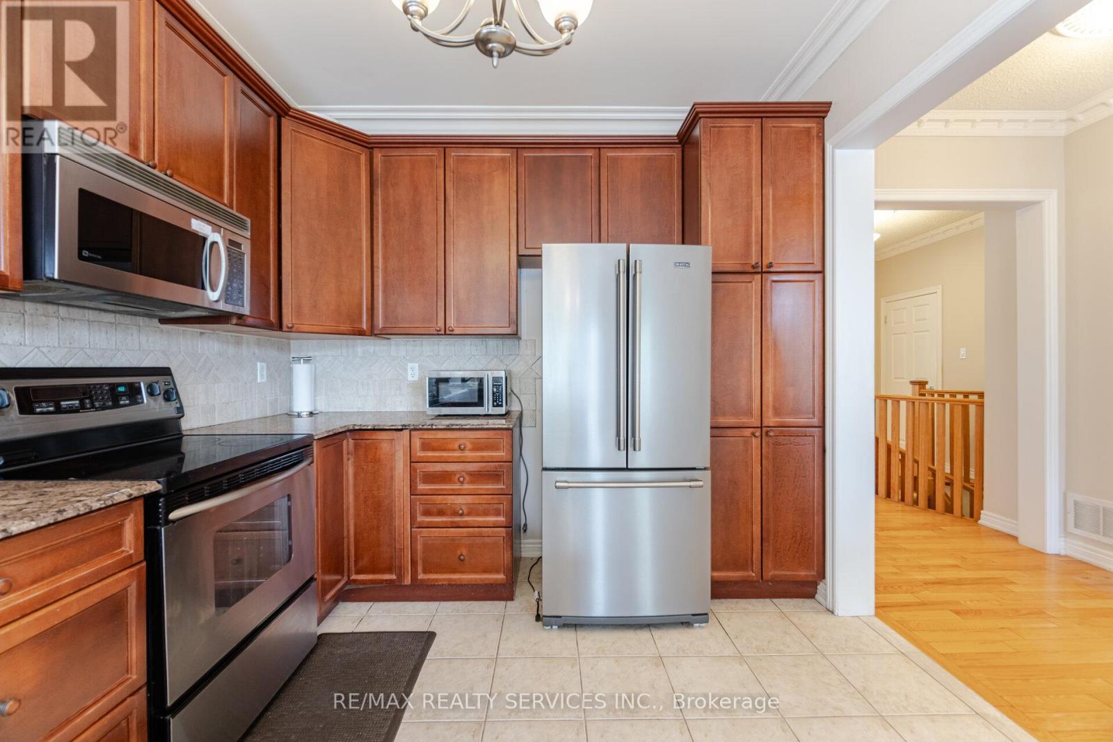 2413 Salcome Drive, Oakville (Jc Joshua Creek), Ontario  L6H 7N5 - Photo 24 - W12442499