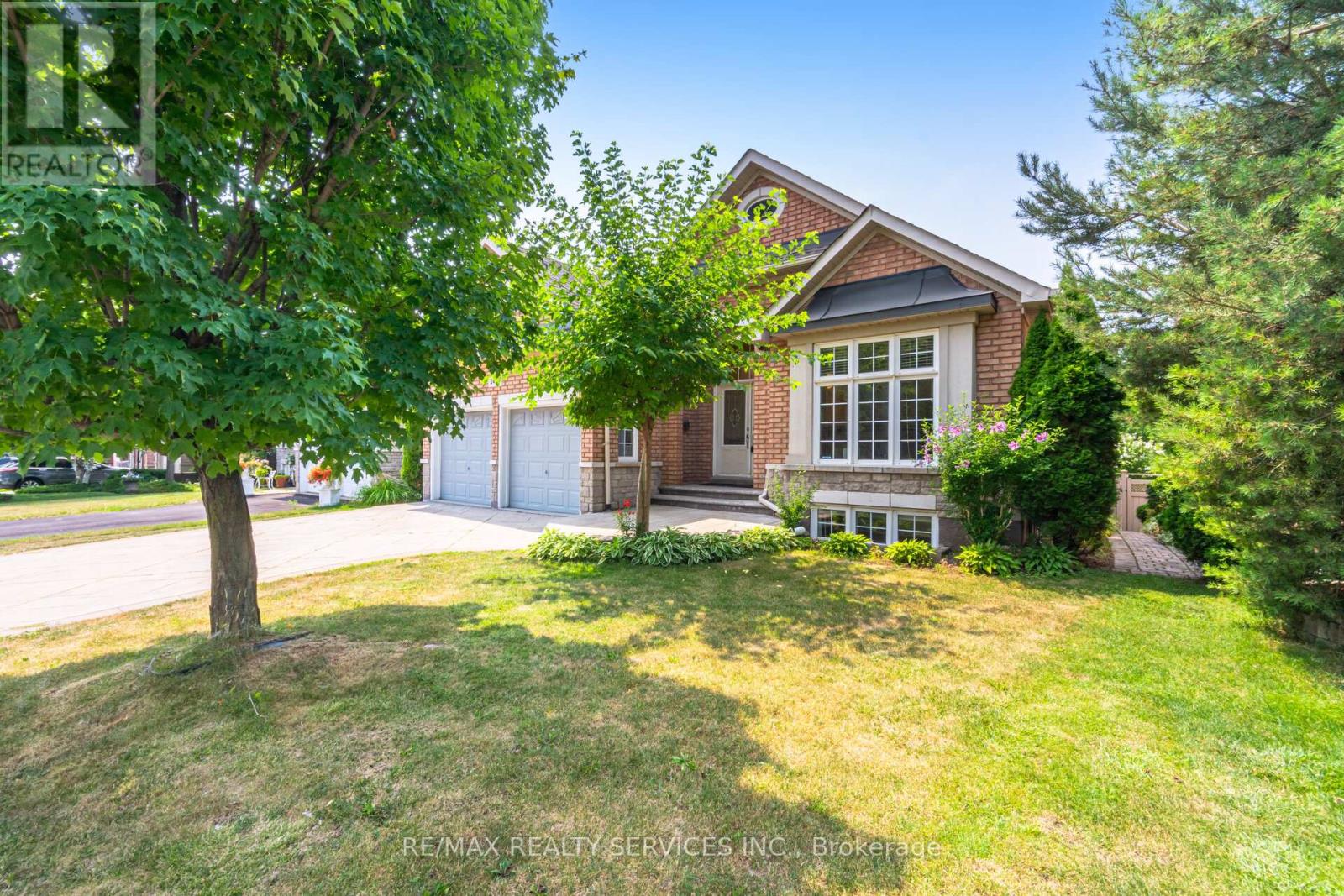 2413 Salcome Drive, Oakville (Jc Joshua Creek), Ontario  L6H 7N5 - Photo 4 - W12442499