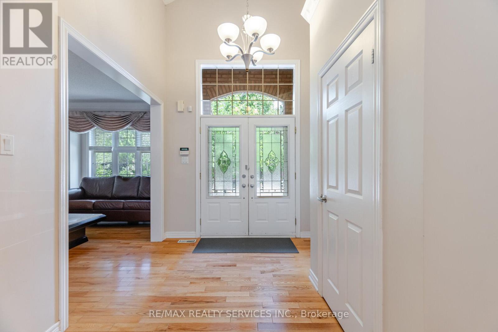 2413 Salcome Drive, Oakville (Jc Joshua Creek), Ontario  L6H 7N5 - Photo 6 - W12442499