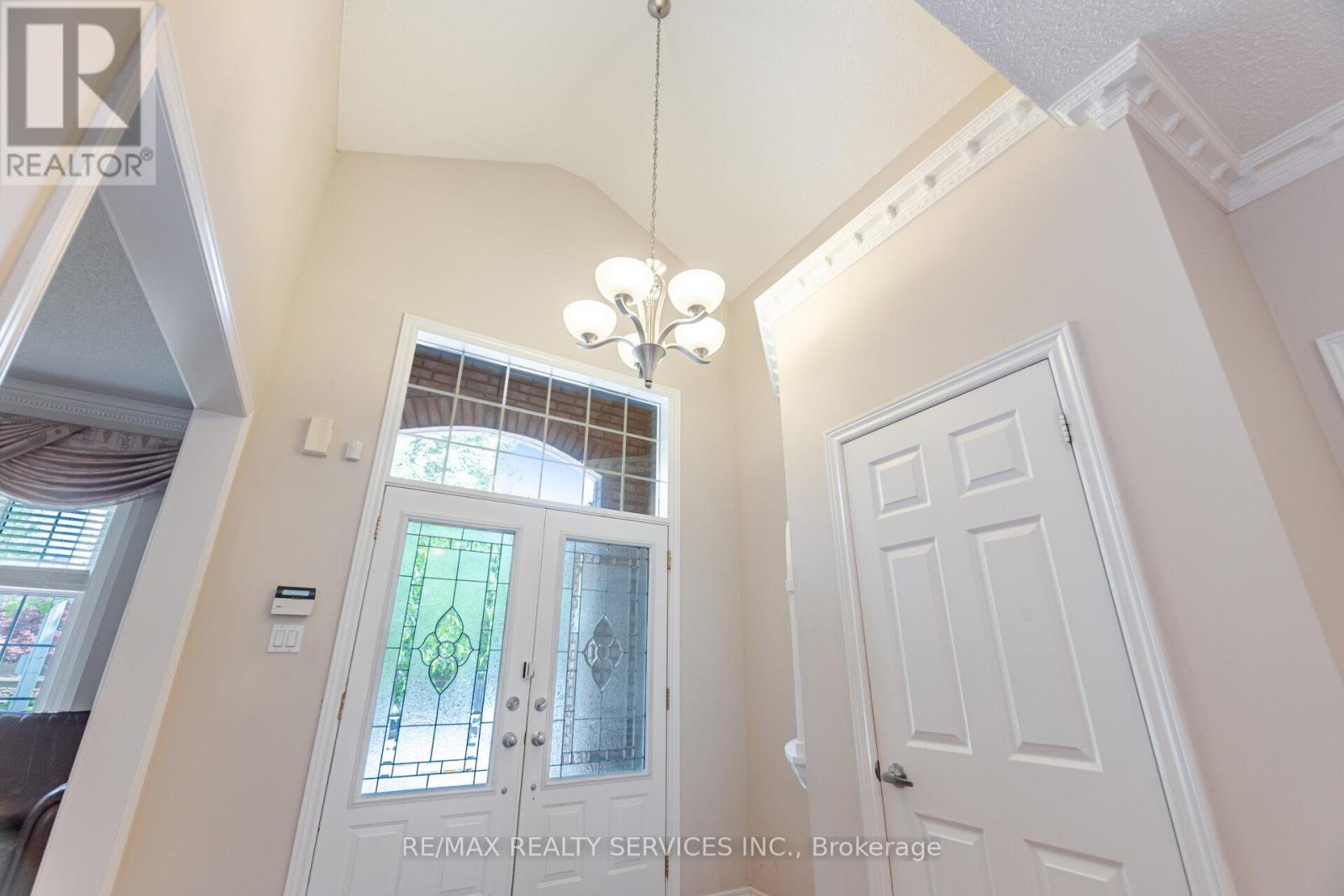 2413 Salcome Drive, Oakville (Jc Joshua Creek), Ontario  L6H 7N5 - Photo 7 - W12442499