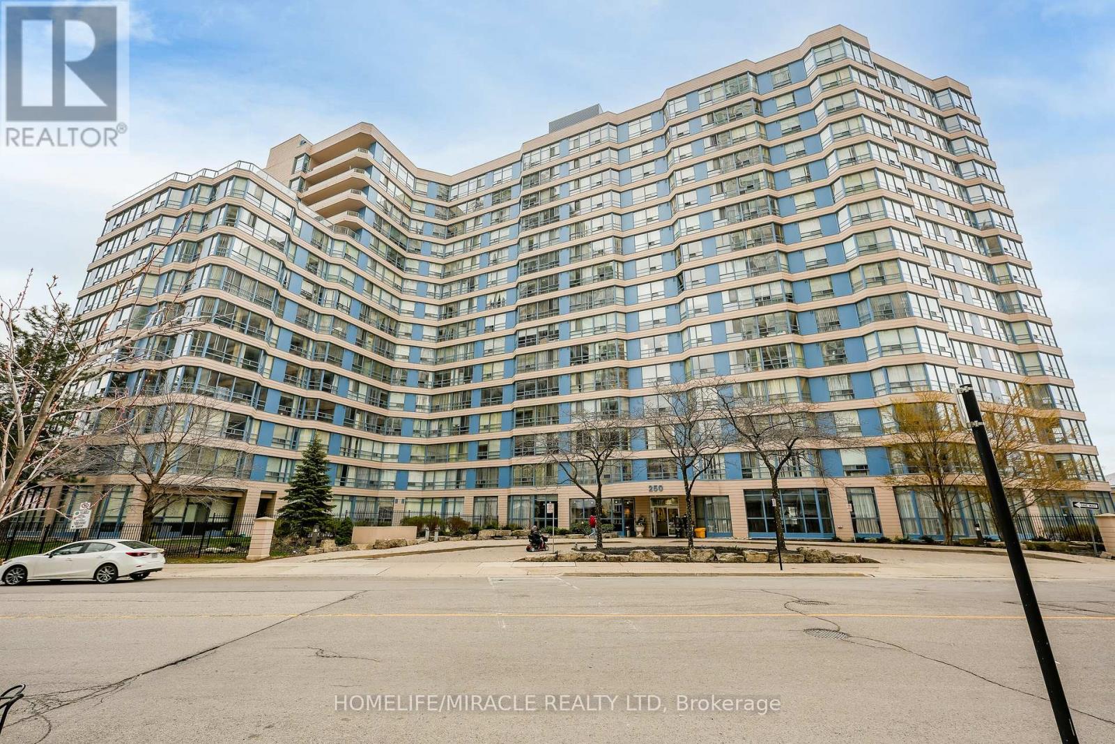 318 - 250 Webb Drive, Mississauga (City Centre), Ontario  L6P 1Y9 - Photo 2 - W12442516