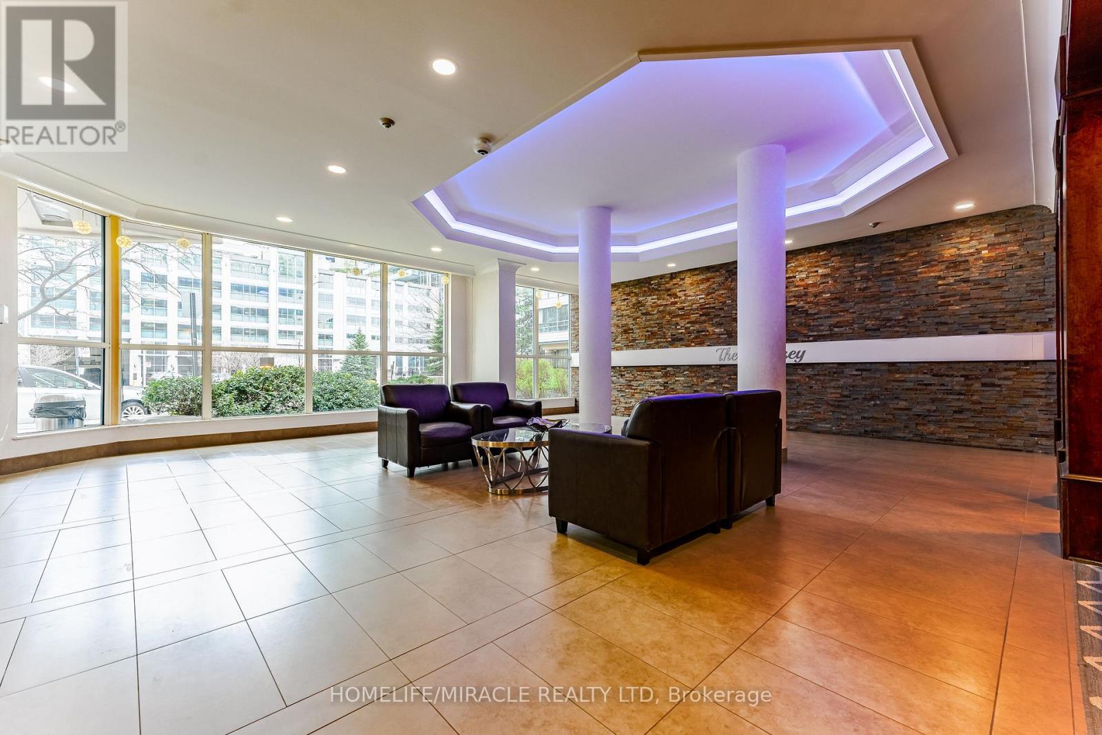 318 - 250 Webb Drive, Mississauga (City Centre), Ontario  L6P 1Y9 - Photo 8 - W12442516