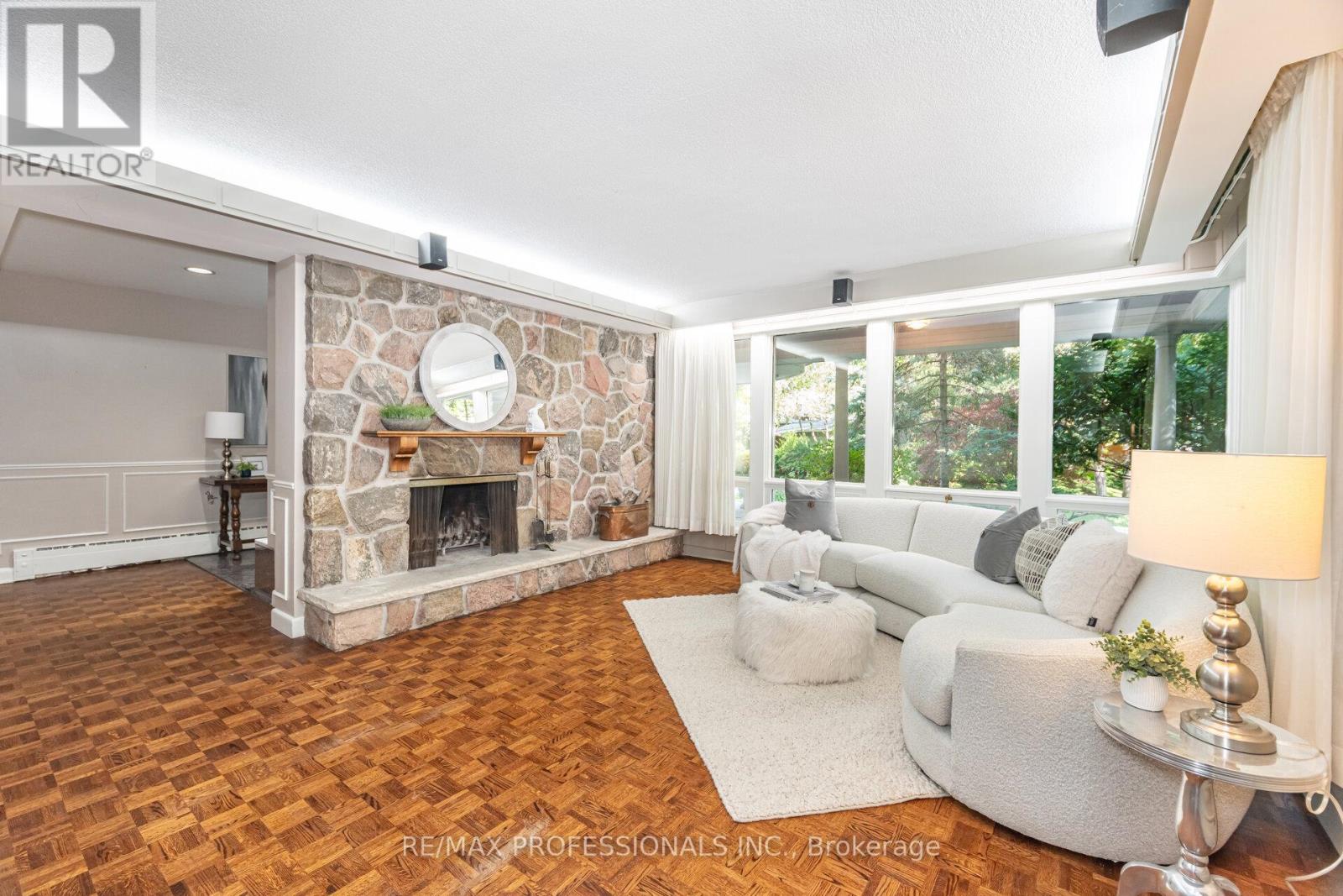 32 Edenbrook Hill, Toronto (Edenbridge-Humber Valley), Ontario  M9A 3Z6 - Photo 10 - W12442517