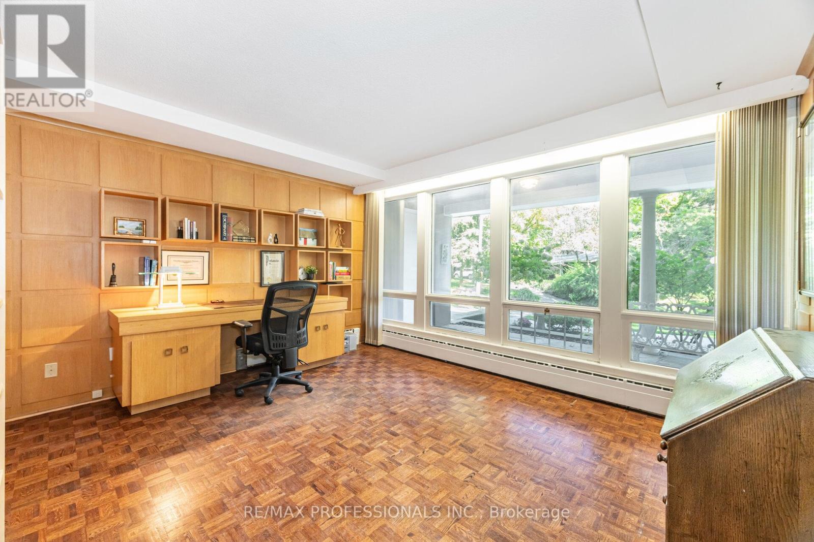32 Edenbrook Hill, Toronto (Edenbridge-Humber Valley), Ontario  M9A 3Z6 - Photo 14 - W12442517