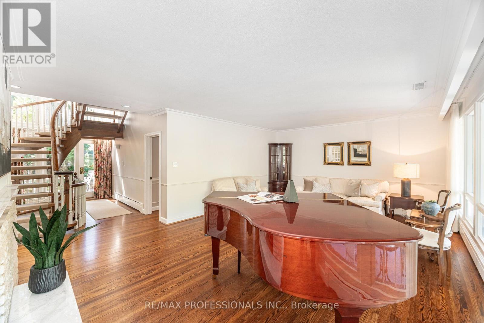 32 Edenbrook Hill, Toronto (Edenbridge-Humber Valley), Ontario  M9A 3Z6 - Photo 17 - W12442517
