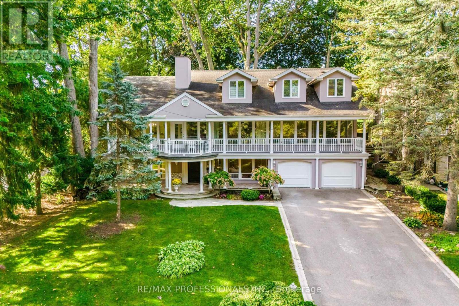 32 Edenbrook Hill, Toronto (Edenbridge-Humber Valley), Ontario  M9A 3Z6 - Photo 2 - W12442517
