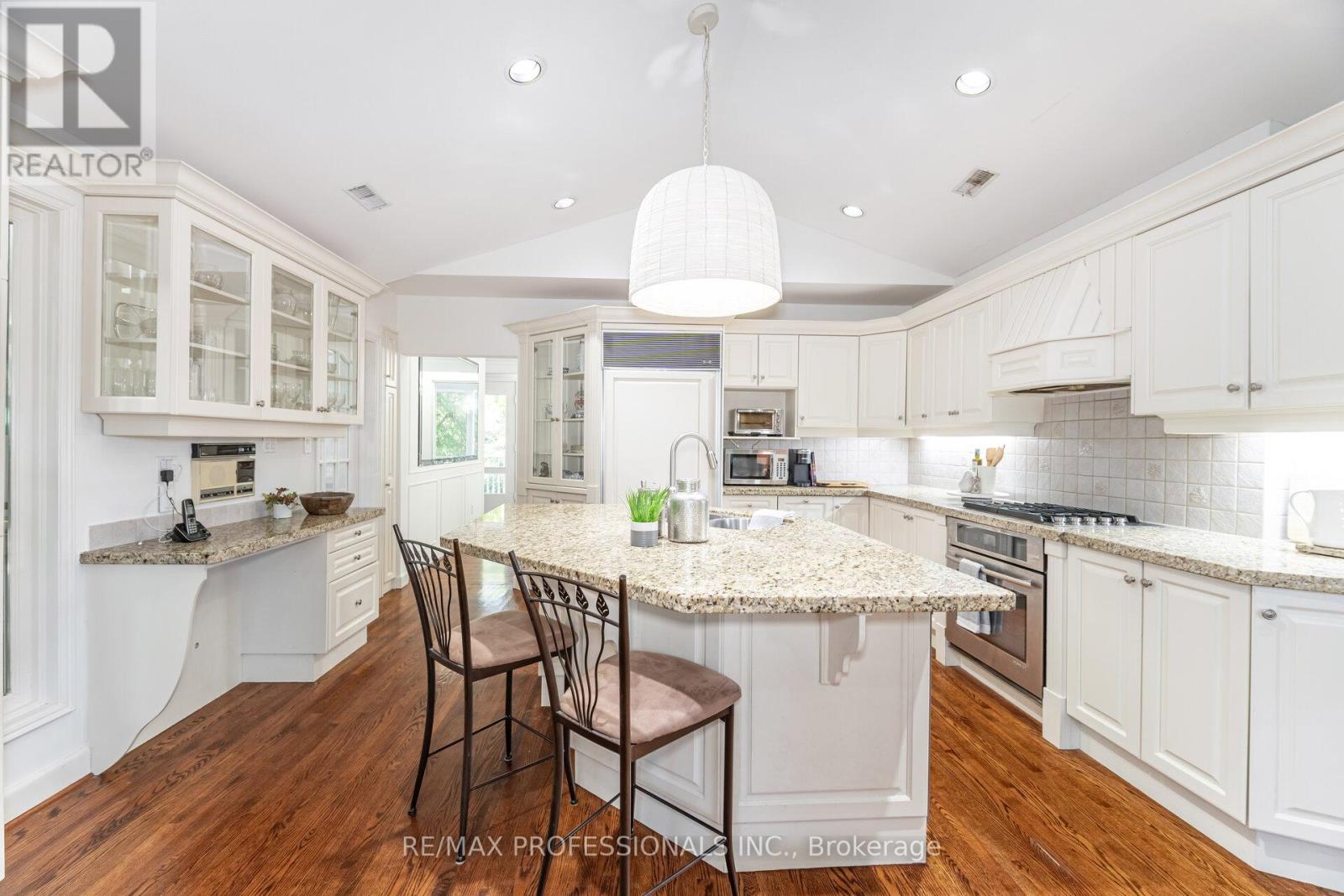 32 Edenbrook Hill, Toronto (Edenbridge-Humber Valley), Ontario  M9A 3Z6 - Photo 24 - W12442517
