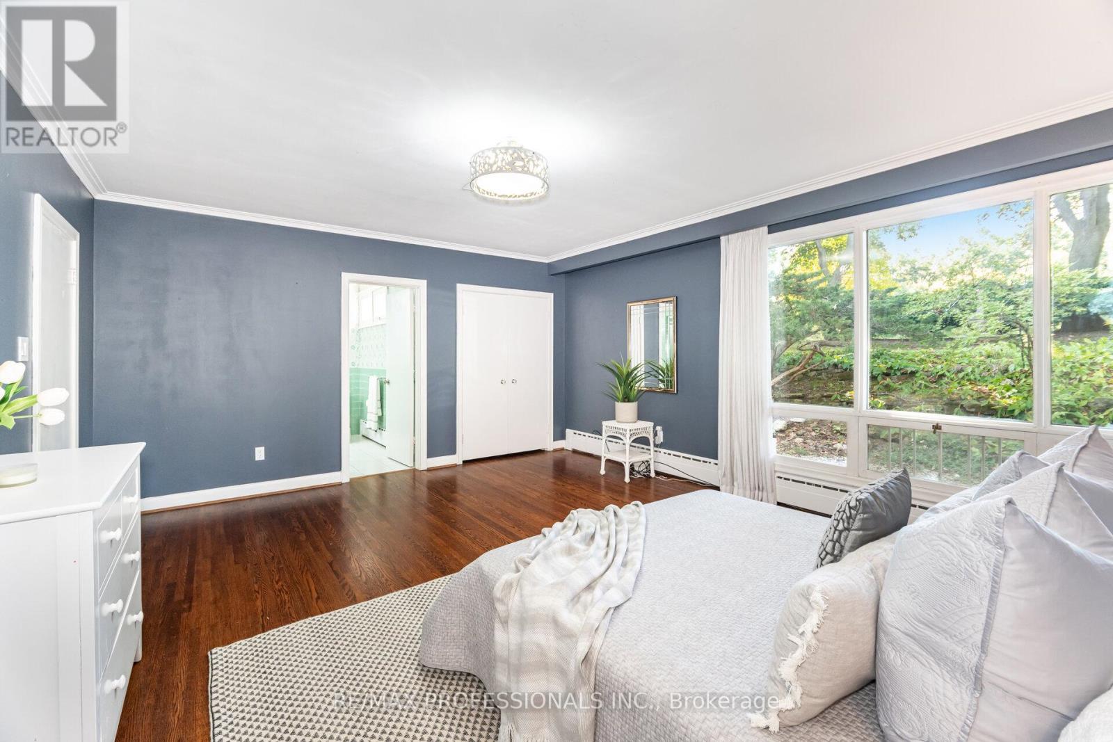 32 Edenbrook Hill, Toronto (Edenbridge-Humber Valley), Ontario  M9A 3Z6 - Photo 29 - W12442517
