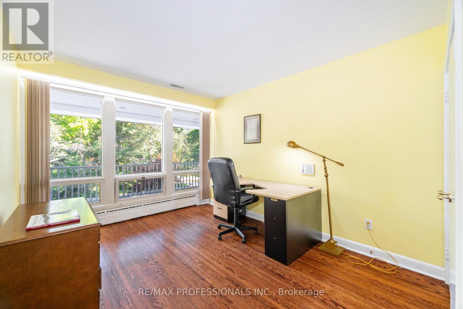 32 Edenbrook Hill, Toronto (Edenbridge-Humber Valley), Ontario  M9A 3Z6 - Photo 31 - W12442517