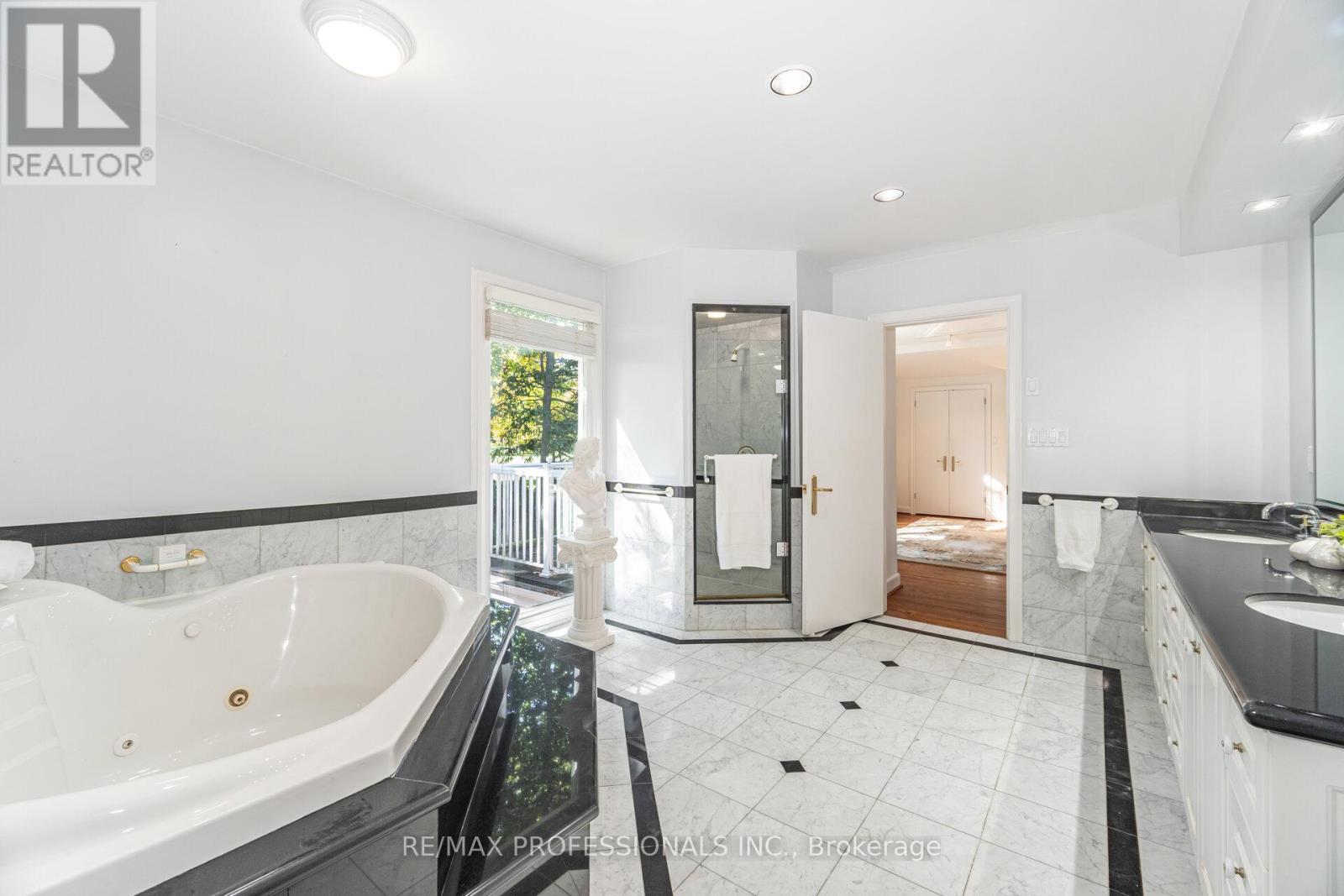 32 Edenbrook Hill, Toronto (Edenbridge-Humber Valley), Ontario  M9A 3Z6 - Photo 38 - W12442517