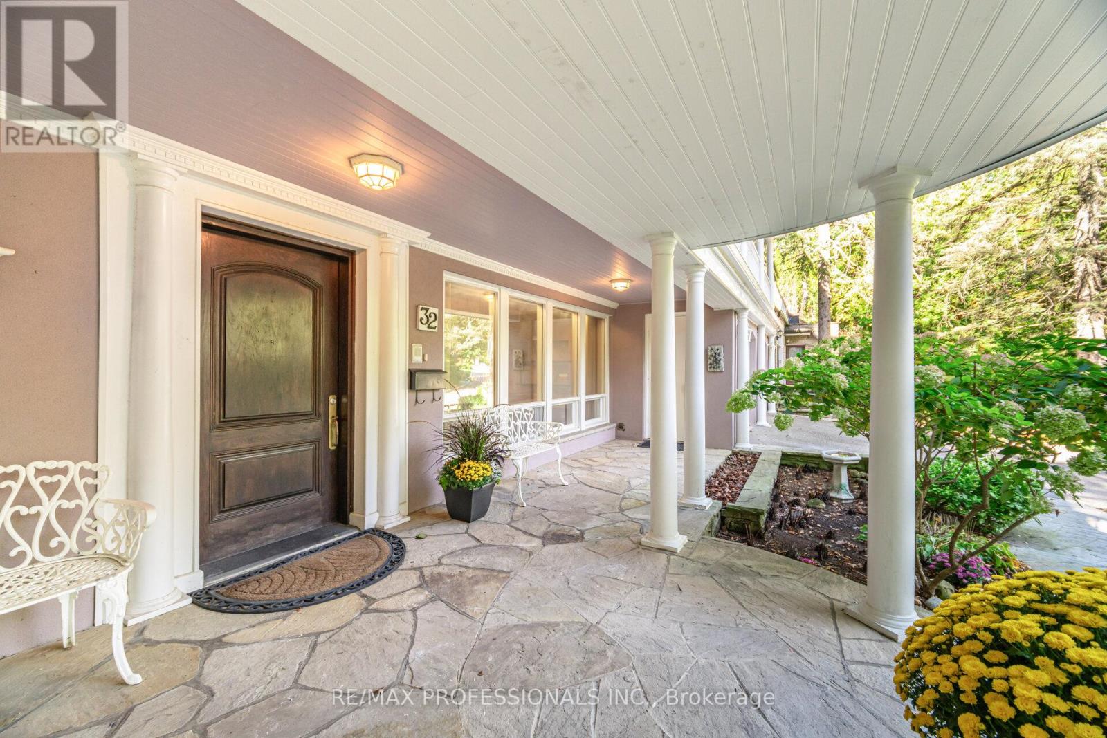 32 Edenbrook Hill, Toronto (Edenbridge-Humber Valley), Ontario  M9A 3Z6 - Photo 7 - W12442517