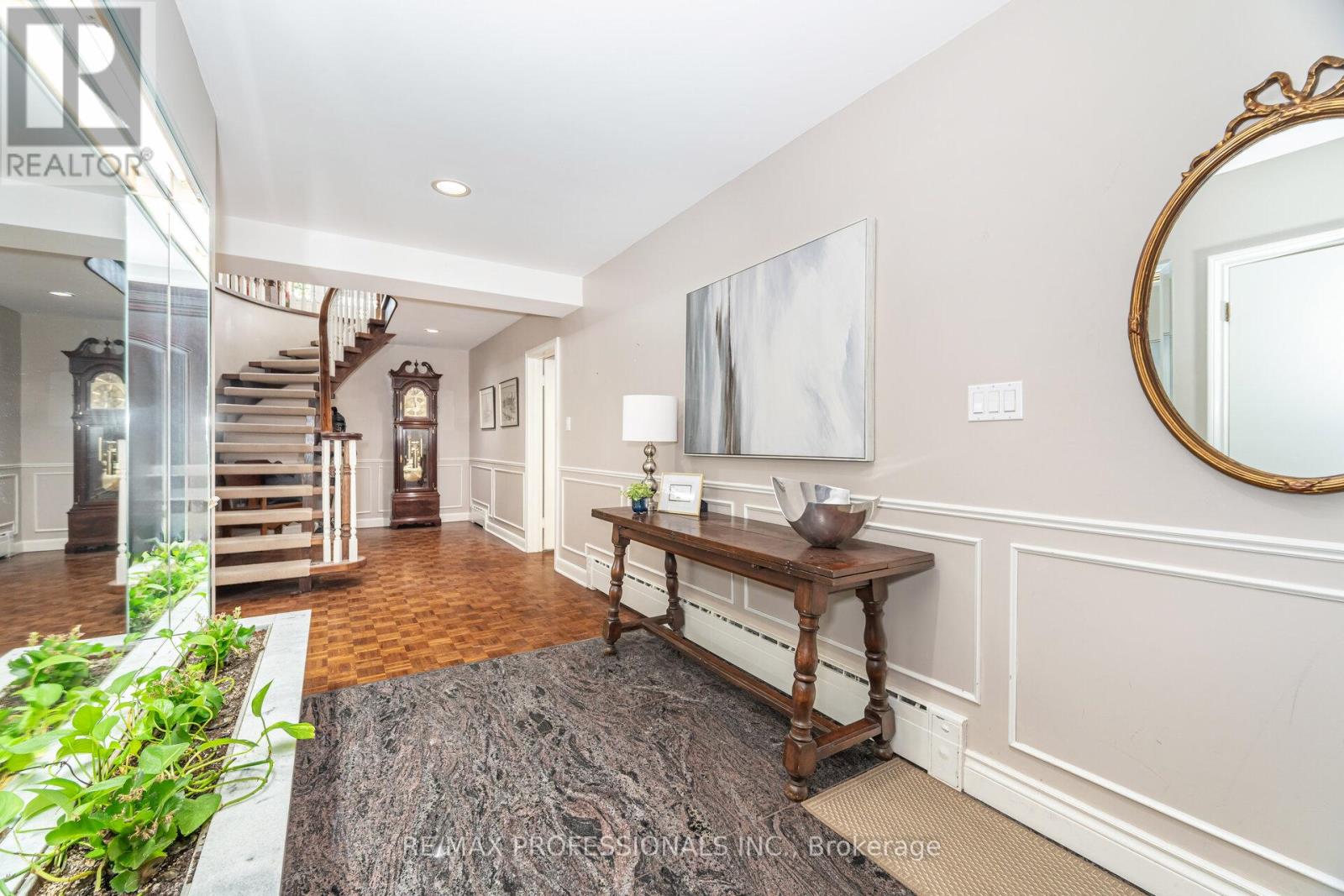 32 Edenbrook Hill, Toronto (Edenbridge-Humber Valley), Ontario  M9A 3Z6 - Photo 9 - W12442517