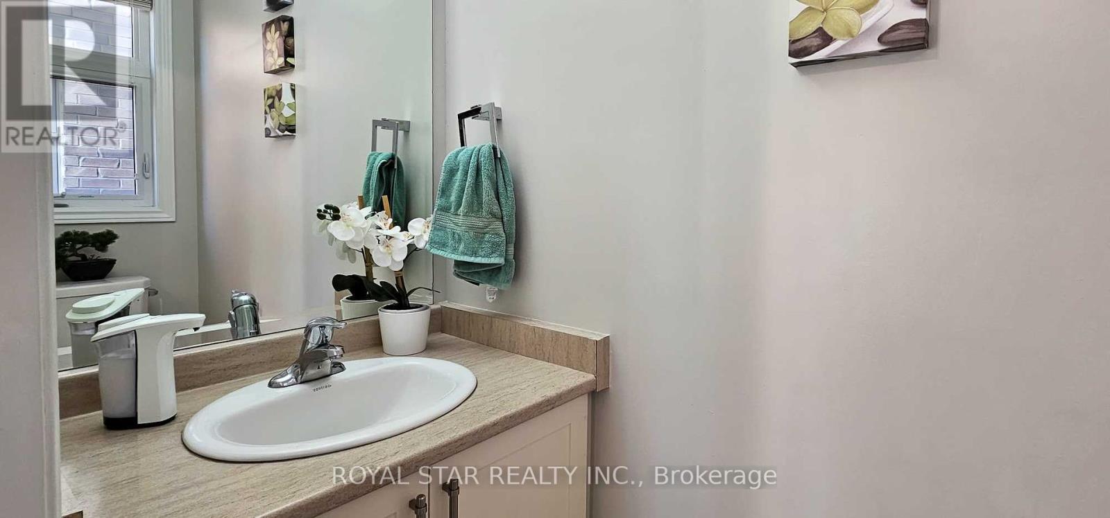 13 Danielsgate Road, Brampton, Ontario  L6R 3X4 - Photo 2 - W12442541