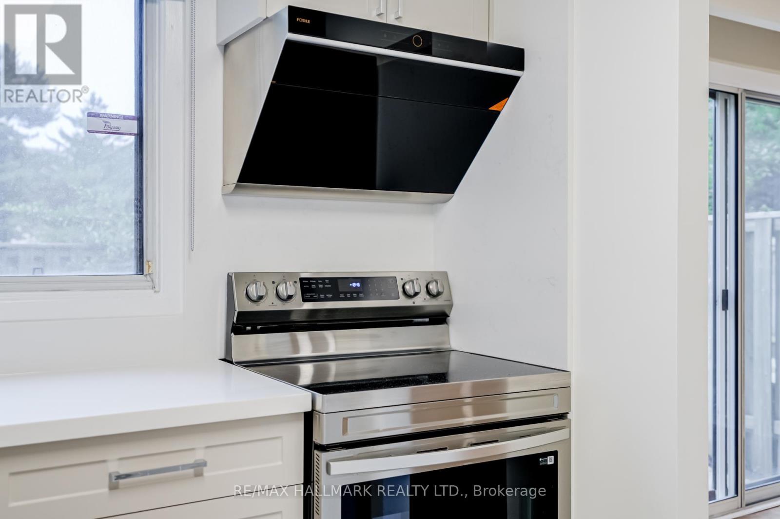 50 Song Meadoway, Toronto, Ontario  M2H 2T7 - Photo 19 - C12442612