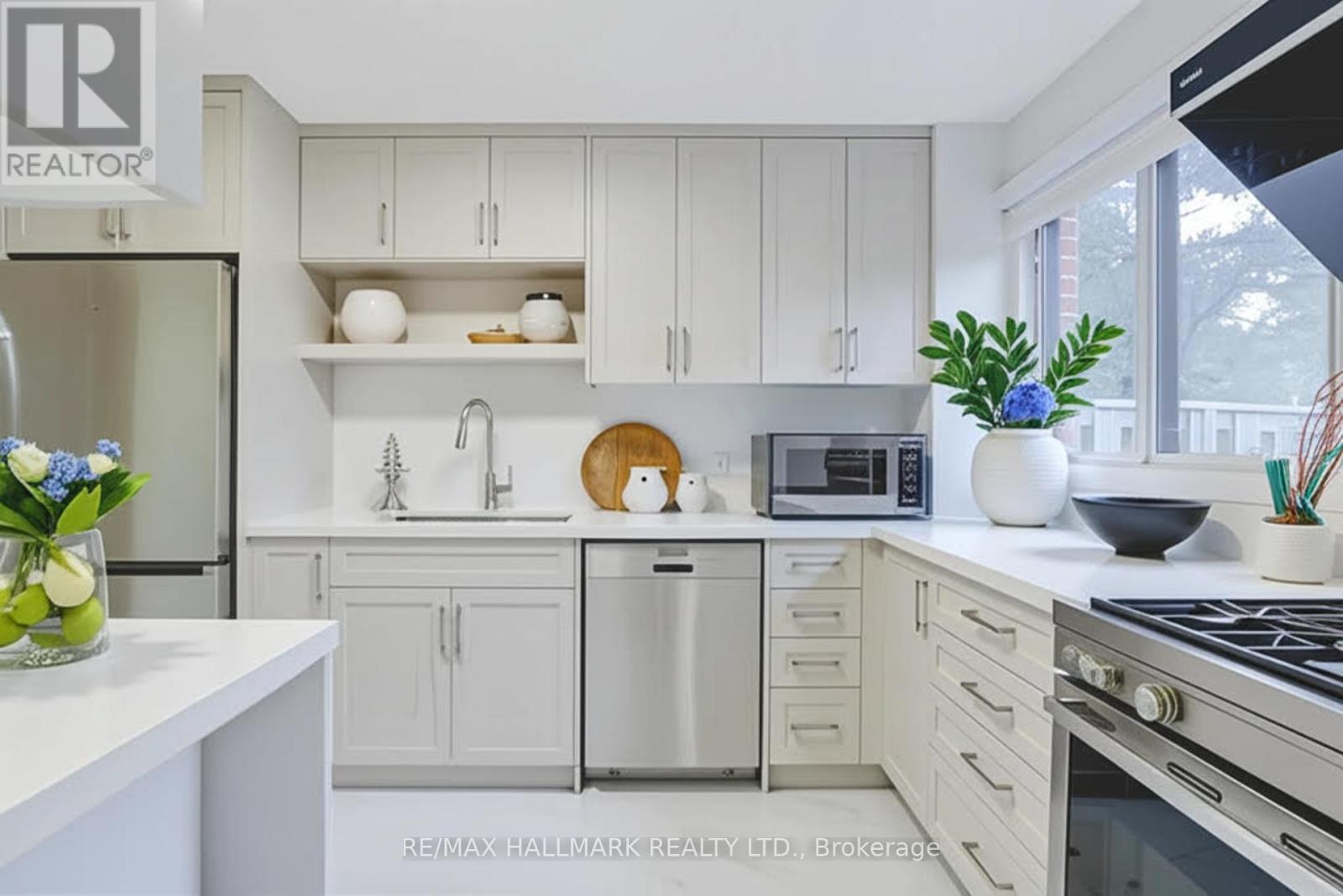 50 Song Meadoway, Toronto, Ontario  M2H 2T7 - Photo 5 - C12442612